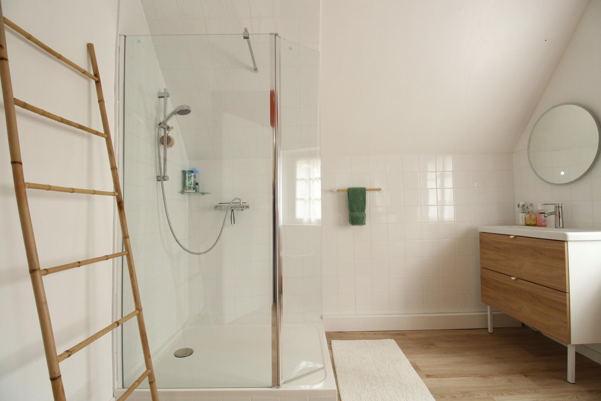 Photo 14 of the listing.