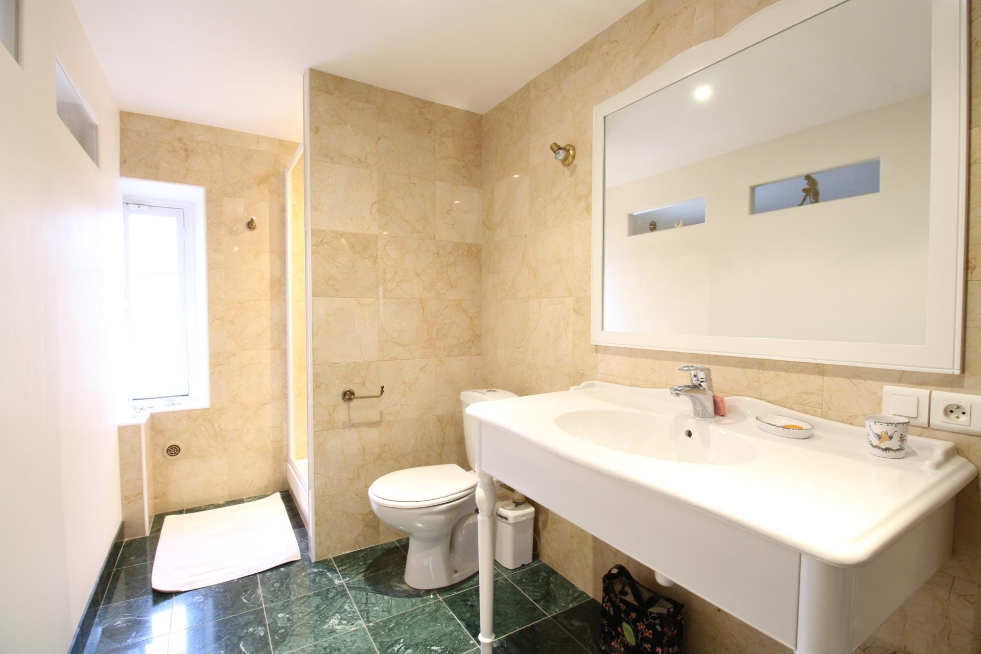 Photo 8 of the listing.