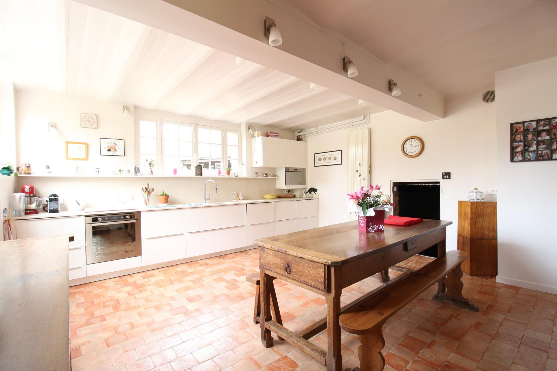 Photo 9 of the listing.