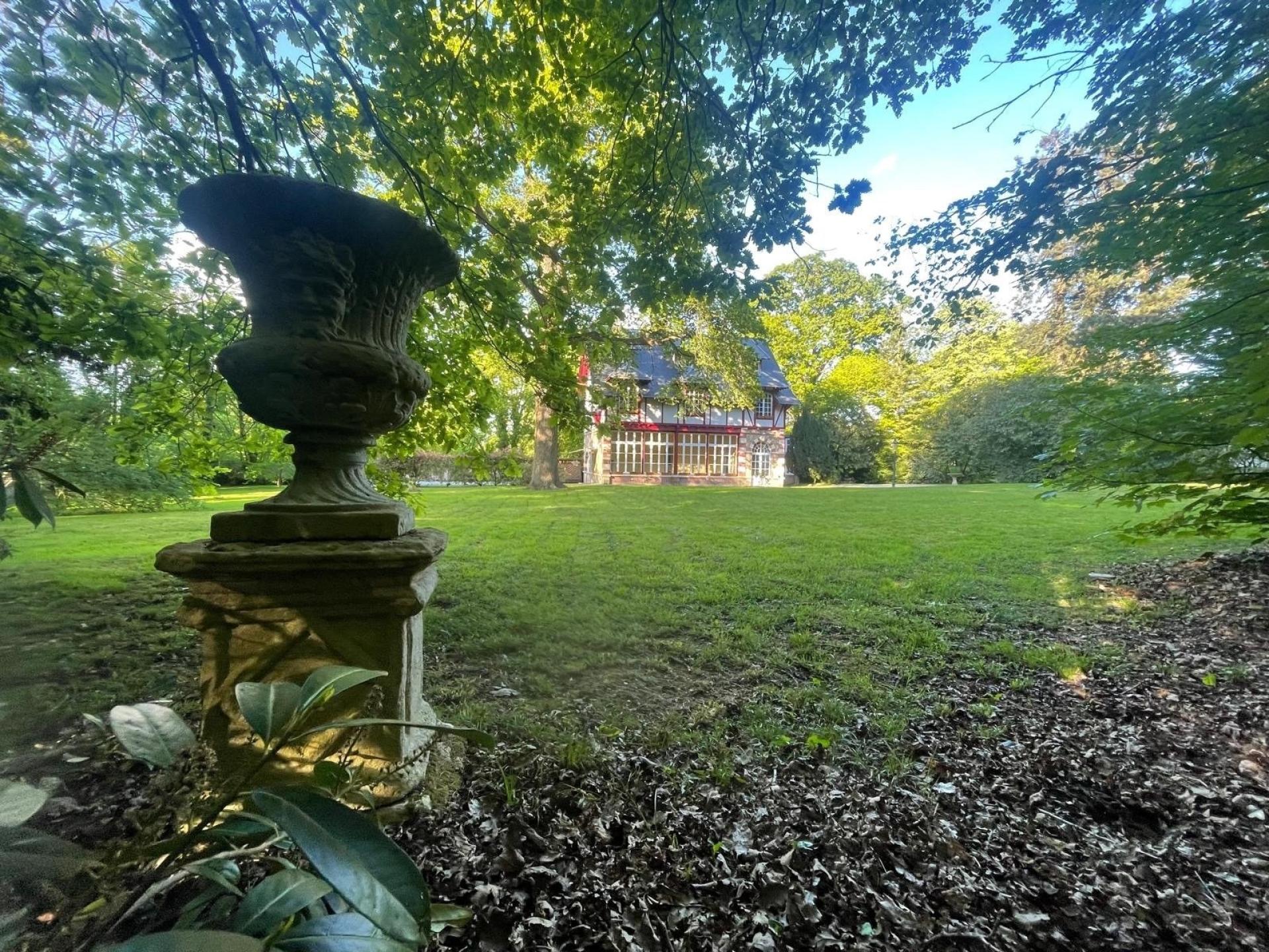 Photo 7 of the listing.