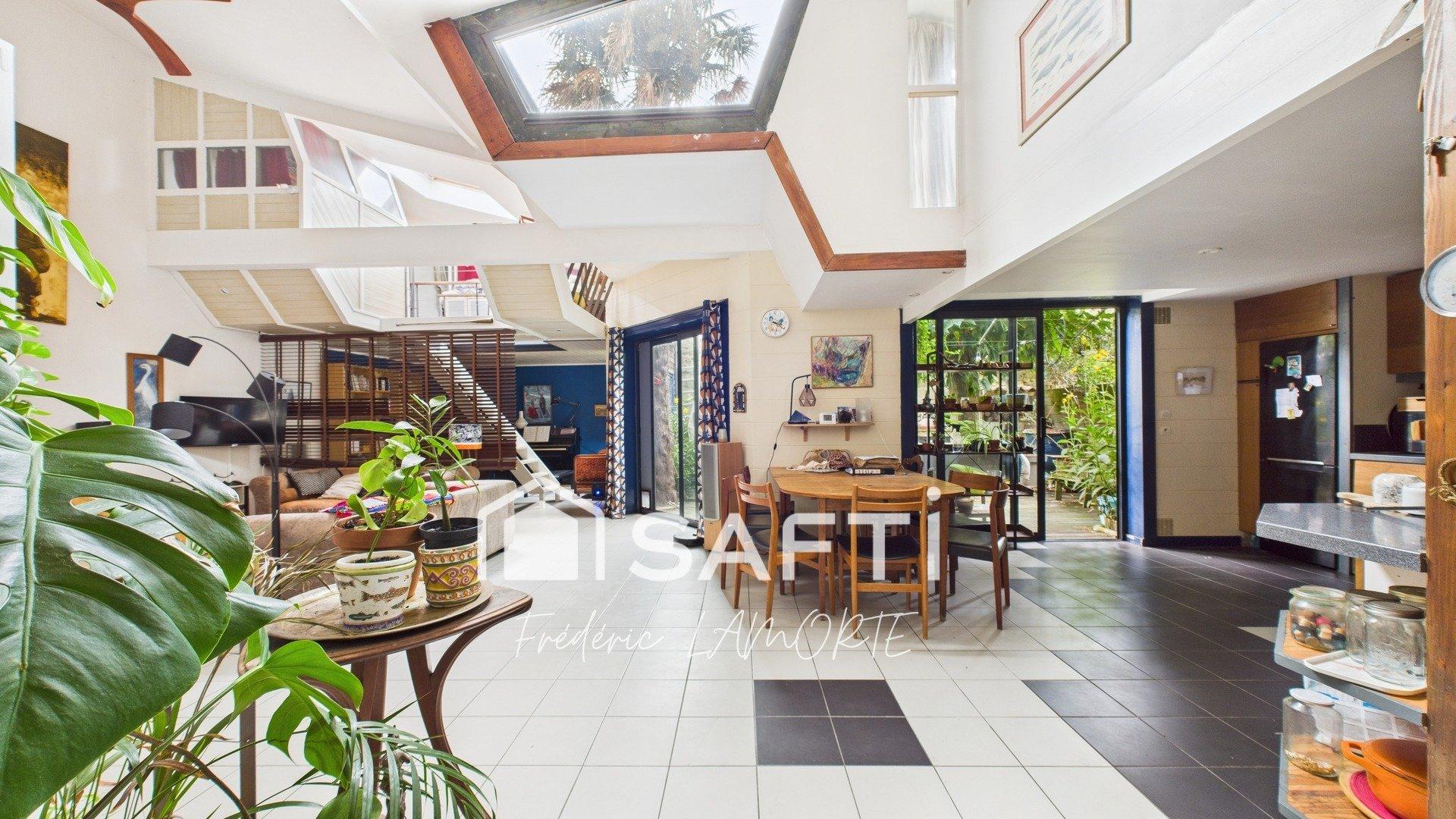 Photo 2 of the listing.