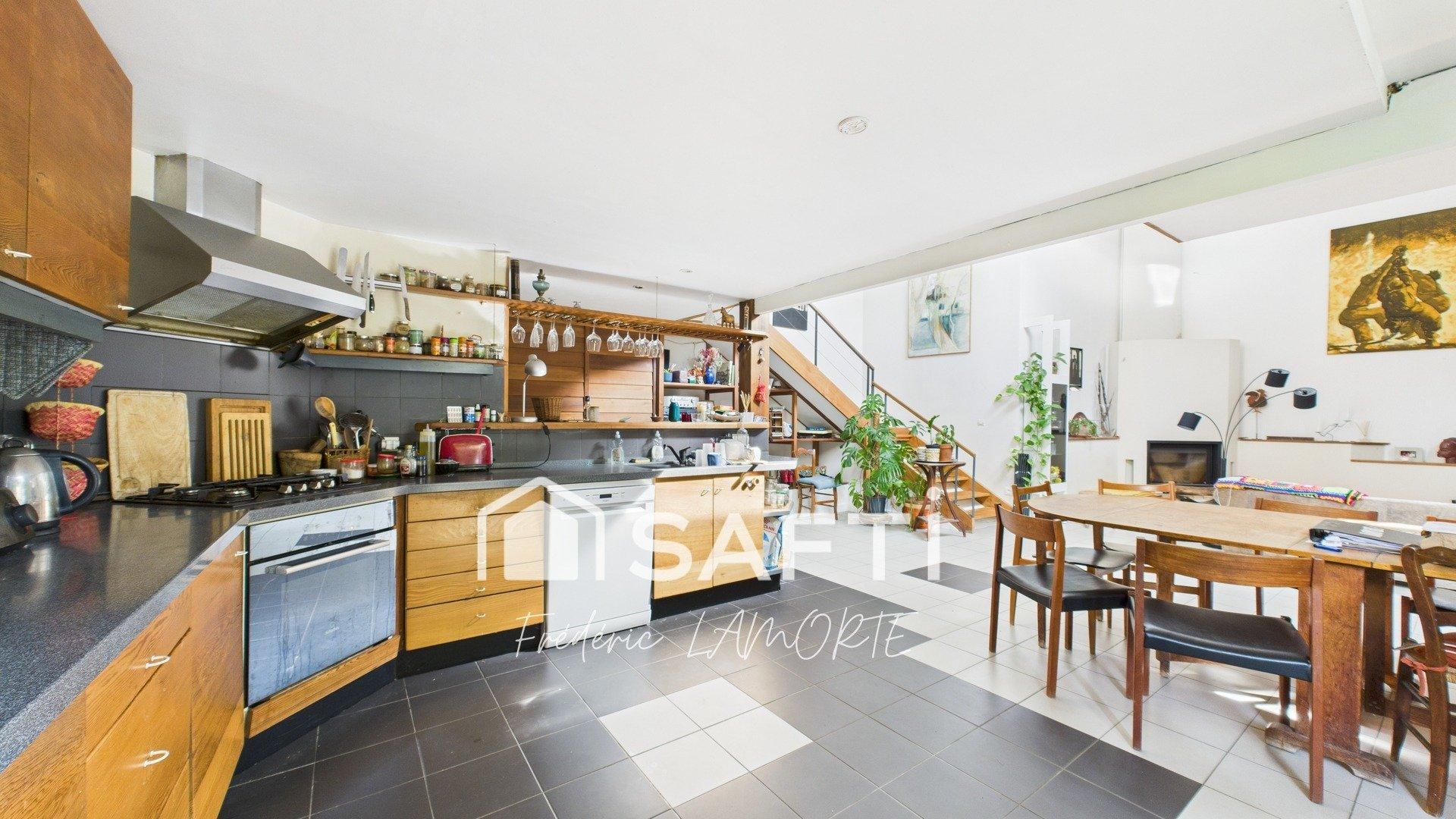 Photo 3 of the listing.