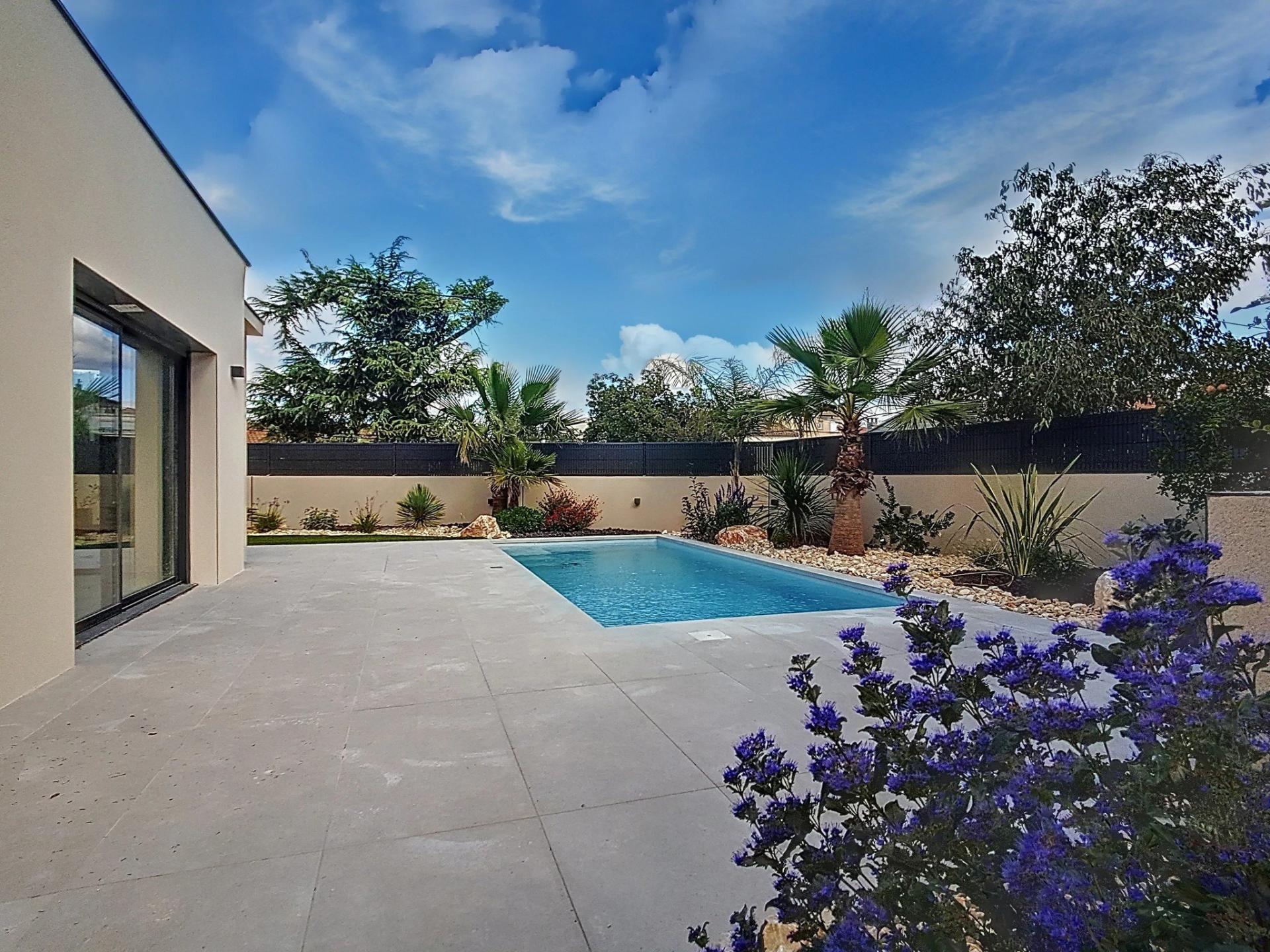 Photo 2 of the listing.