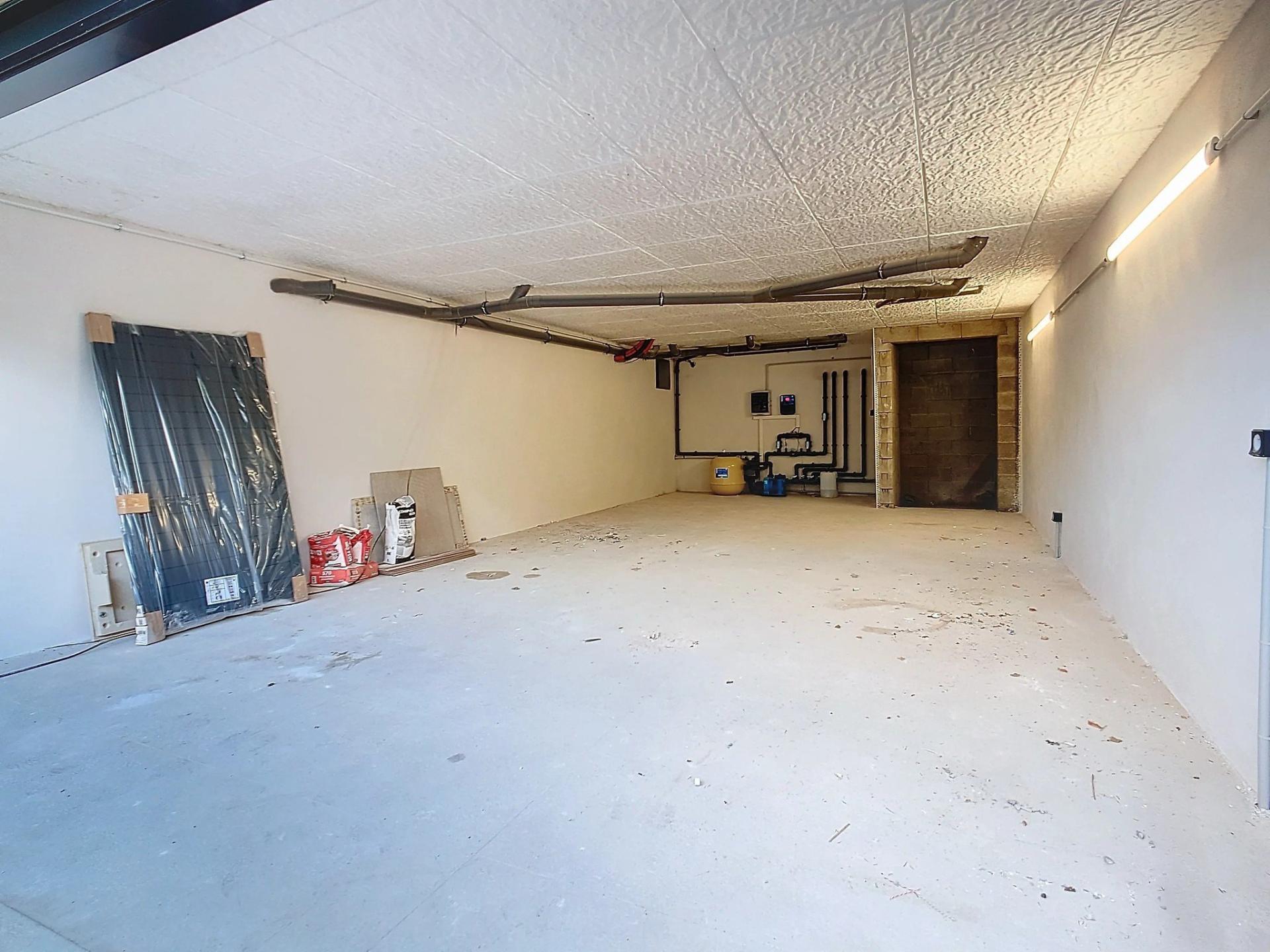 Photo 4 of the listing.