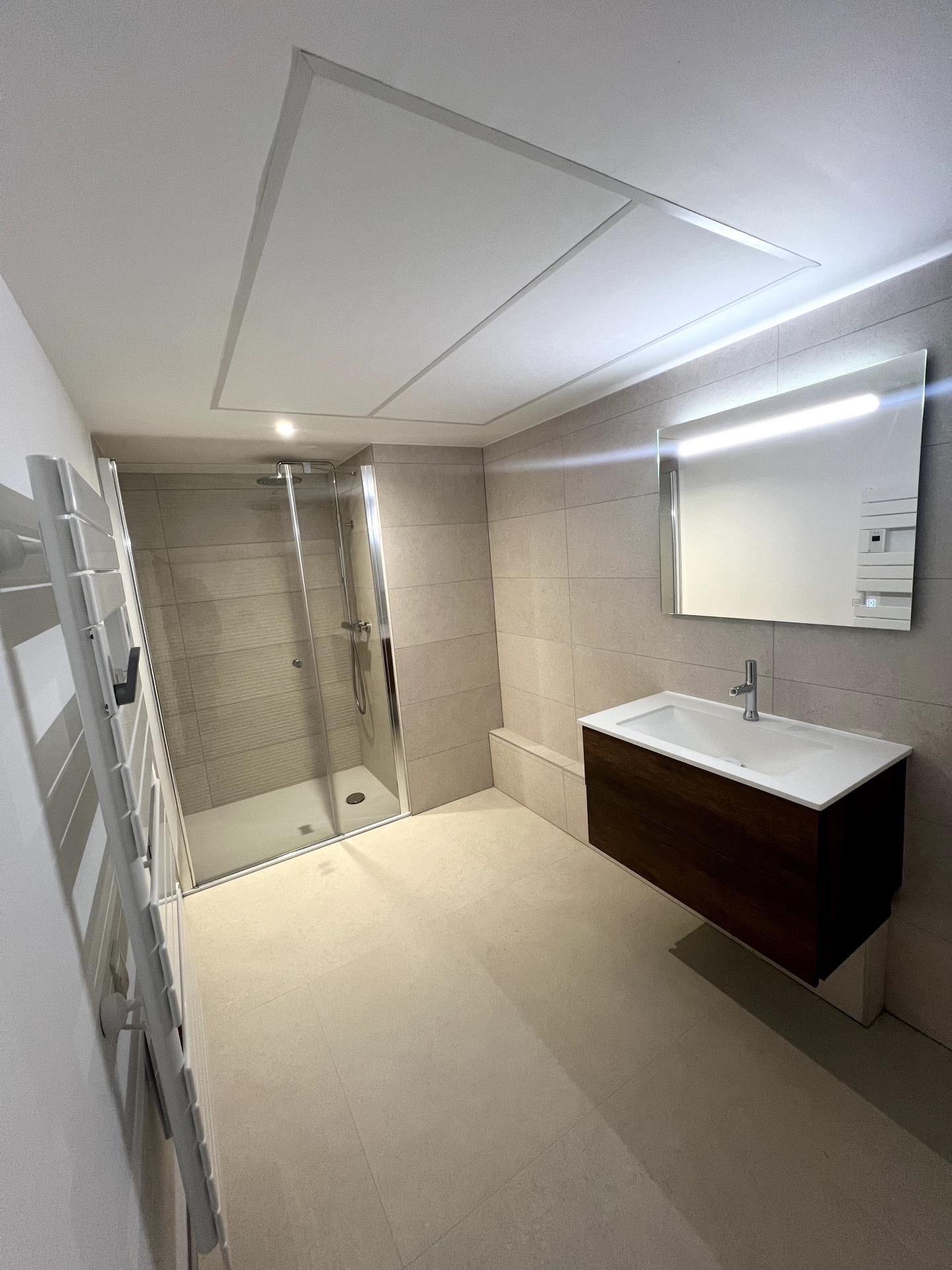 Photo 7 of the listing.