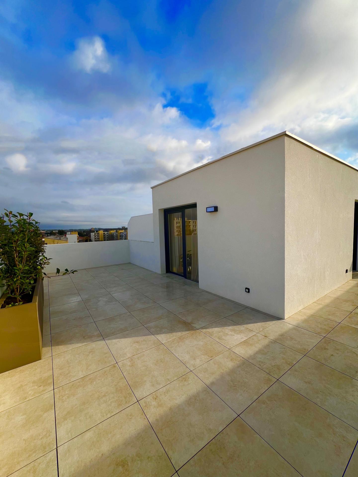 Photo 8 of the listing.