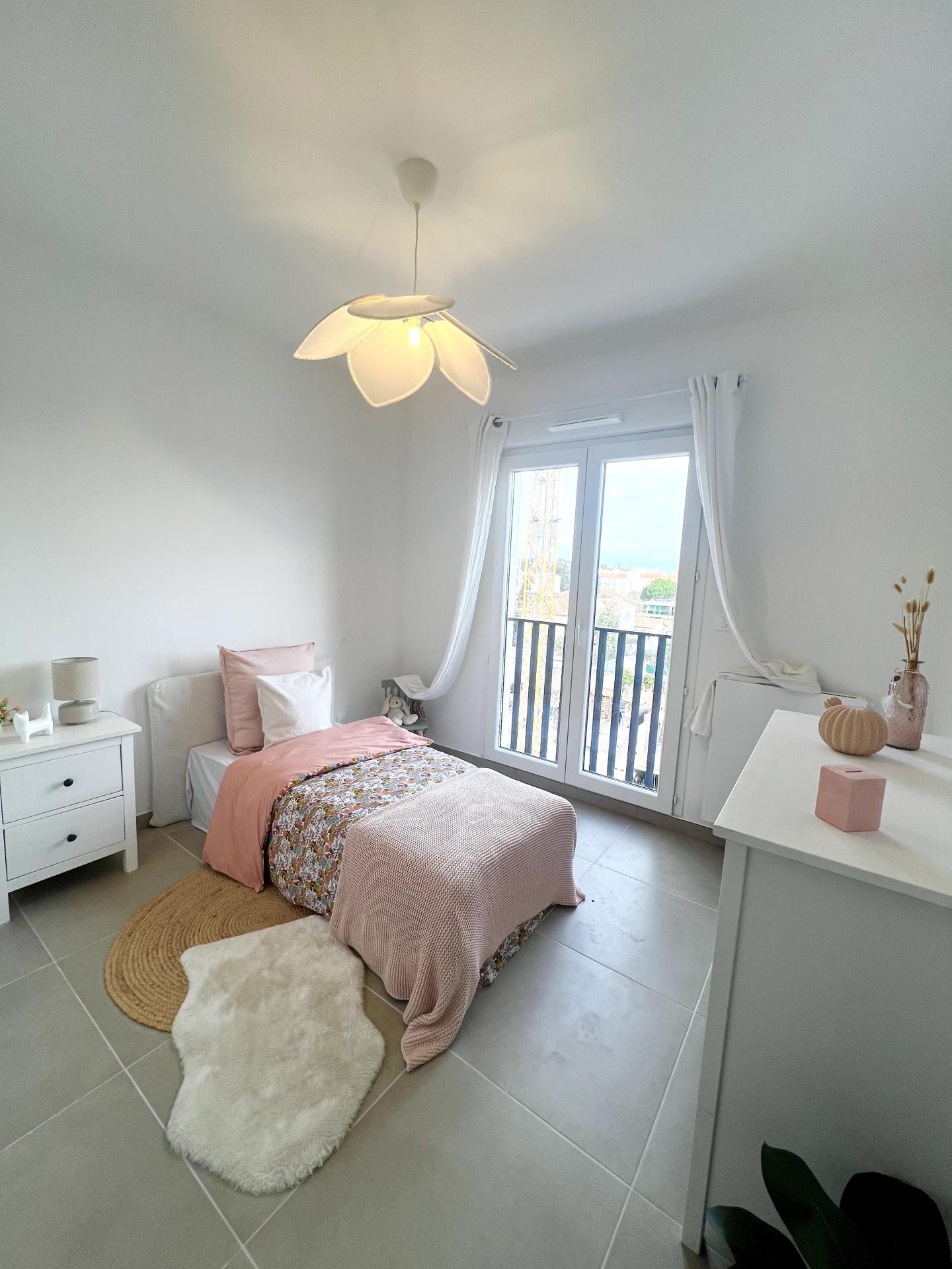 Photo 5 of the listing.