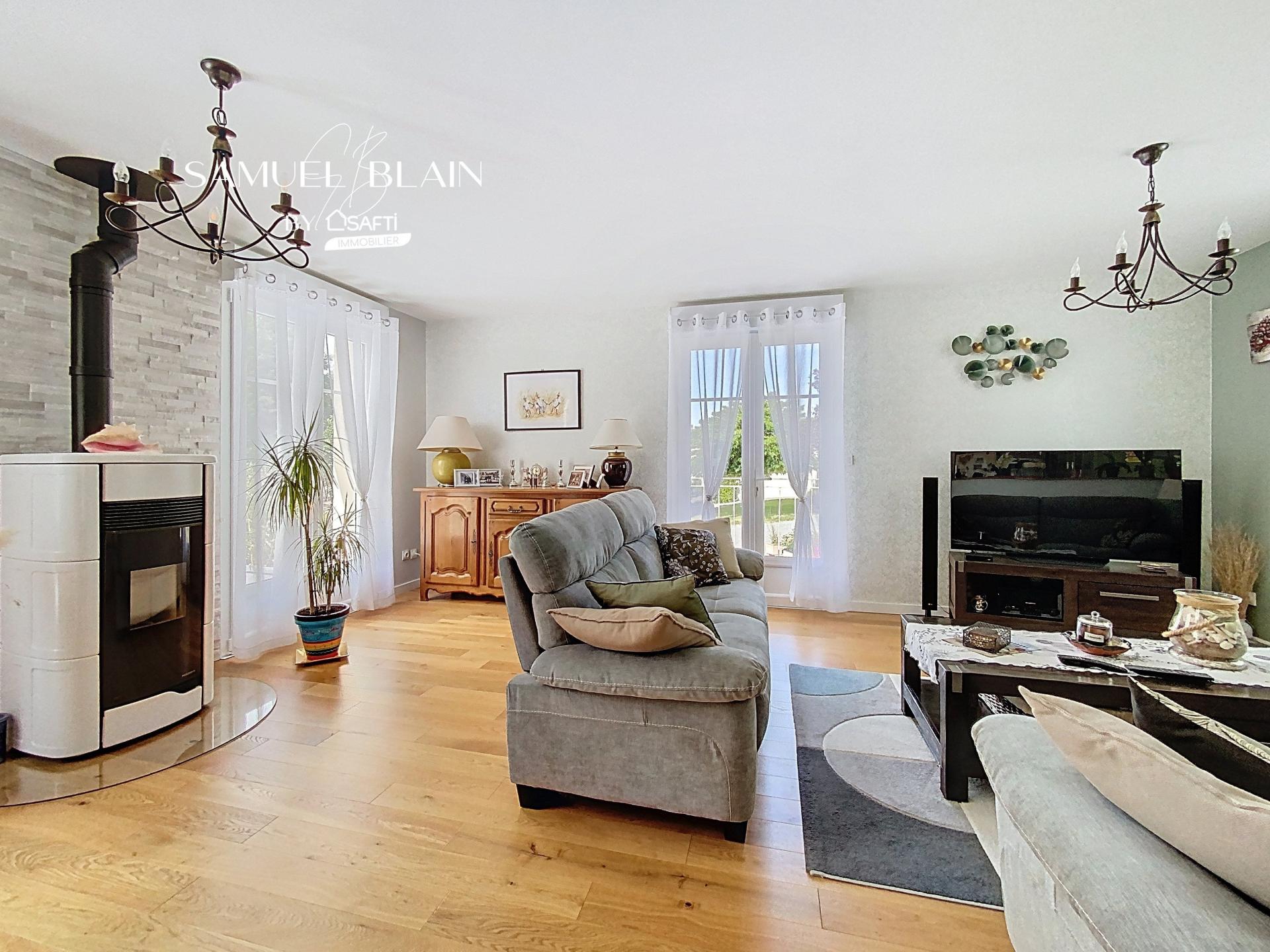 Photo 6 of the listing.