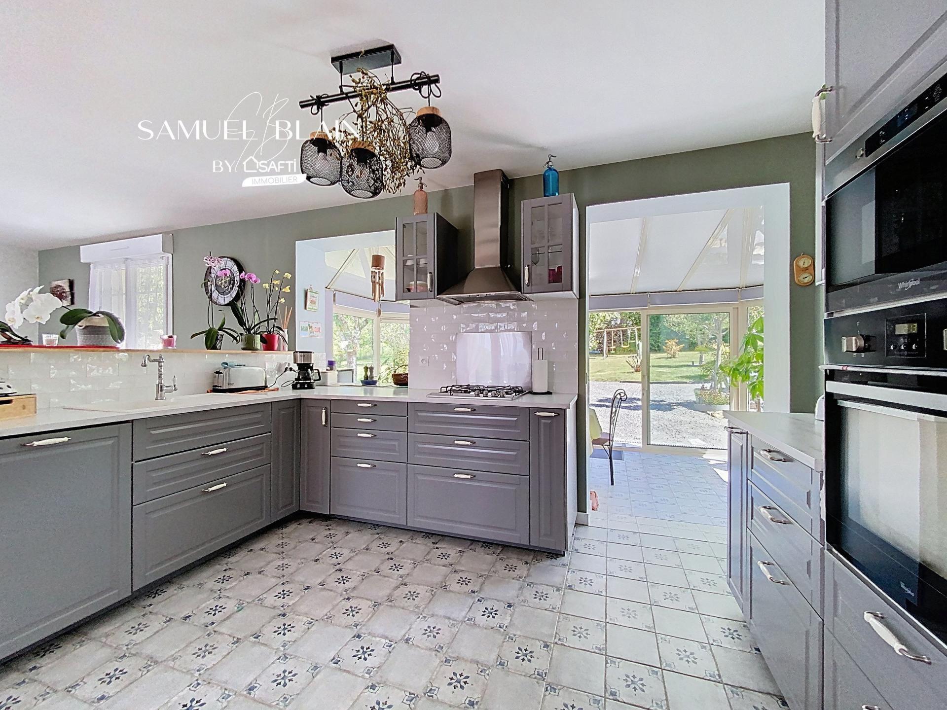 Photo 5 of the listing.