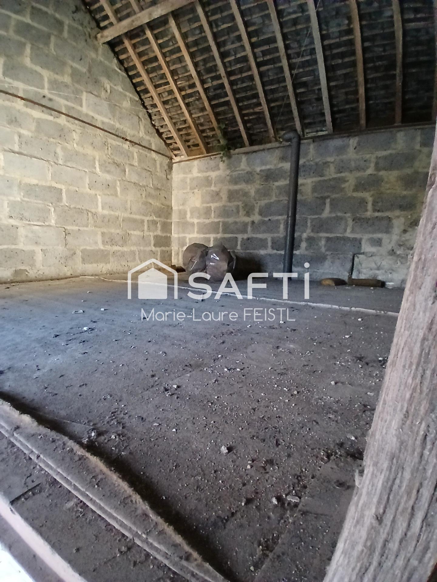 Maison de ville 80 m2 , son patio et garage,terrain