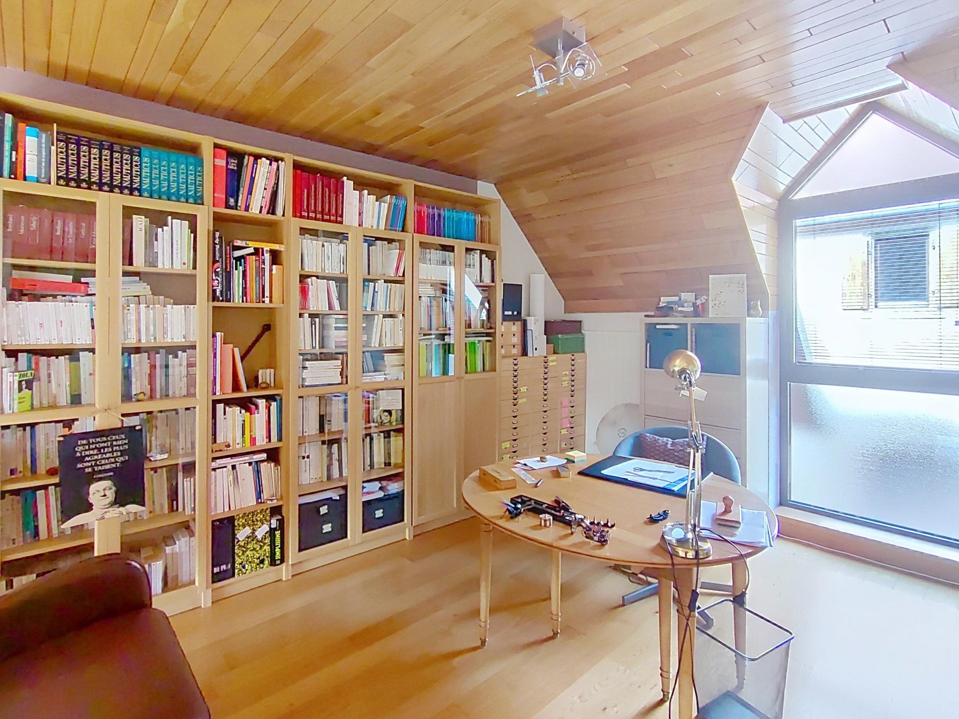 Photo 7 of the listing.