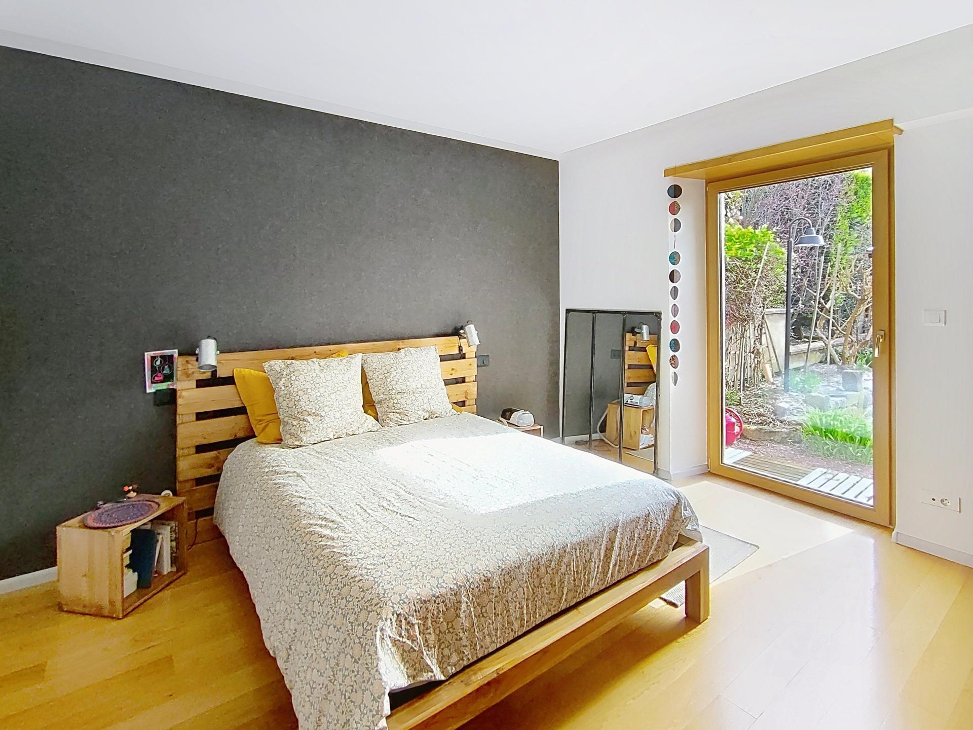 Photo 6 of the listing.