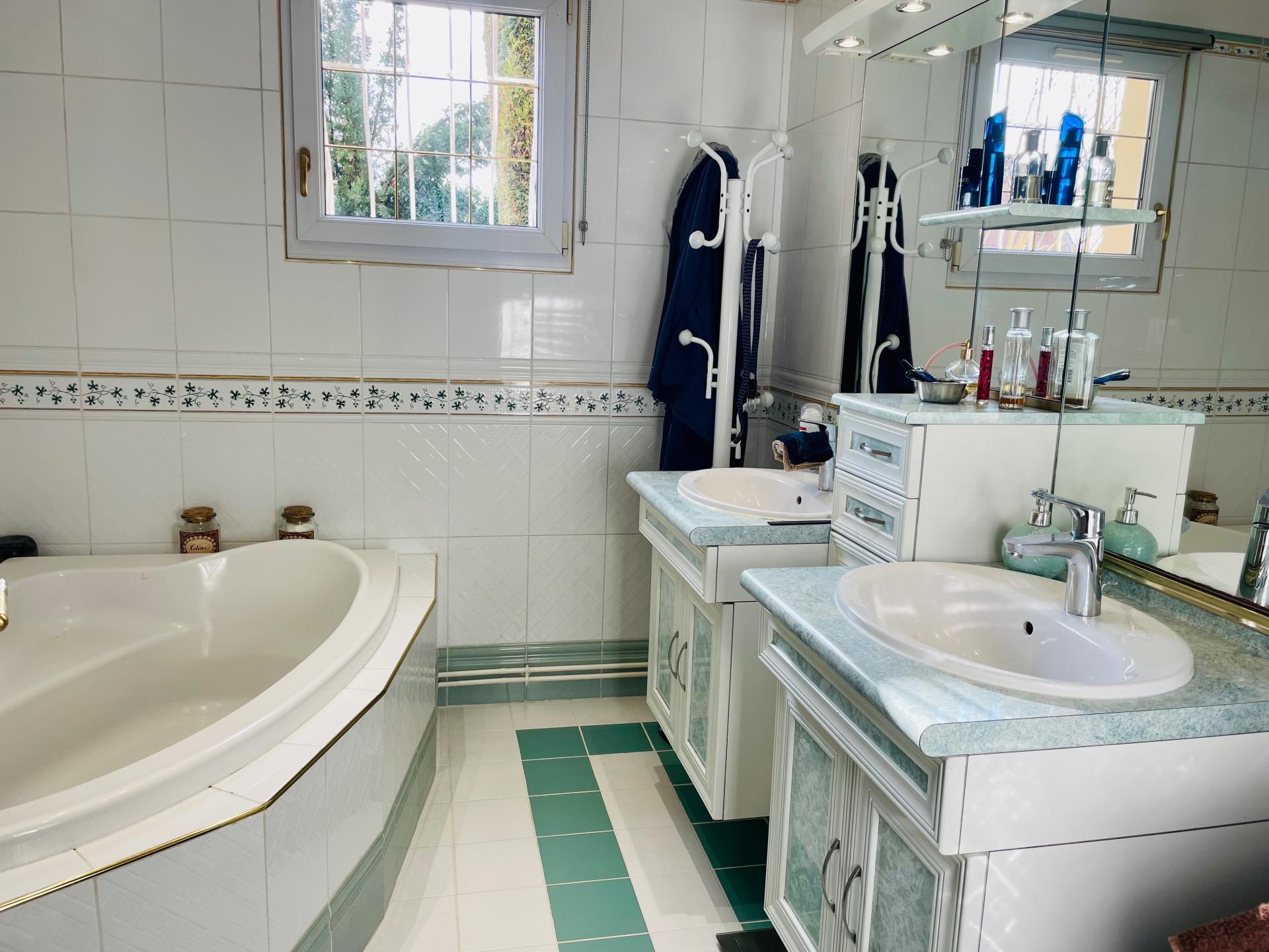 Photo 17 of the listing.