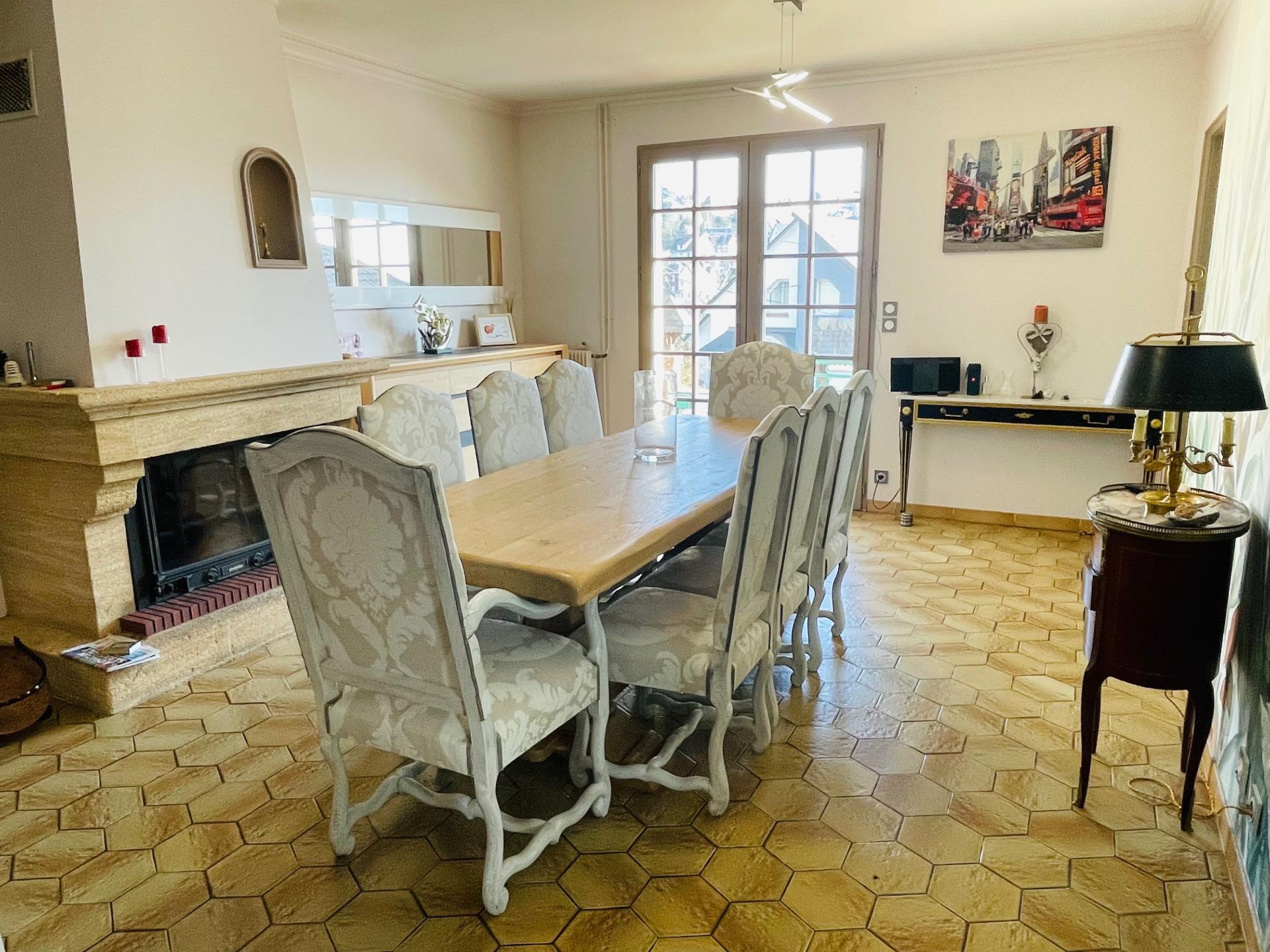 Photo 7 of the listing.