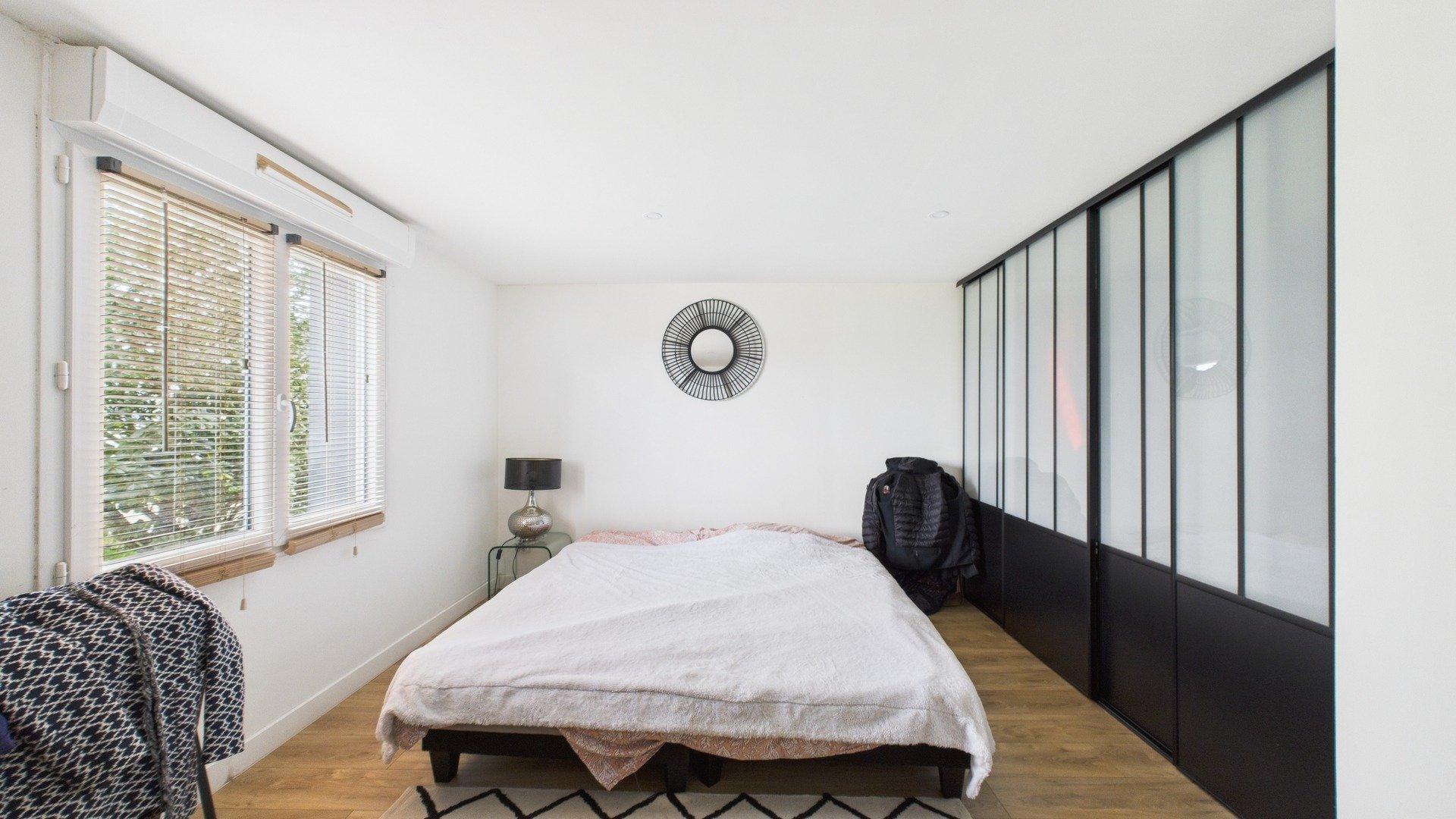 Photo 8 of the listing.