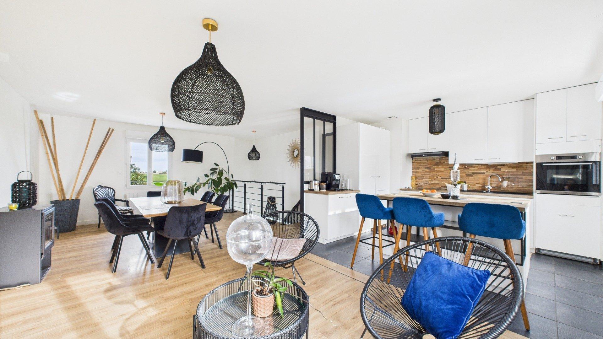 Photo 4 of the listing.