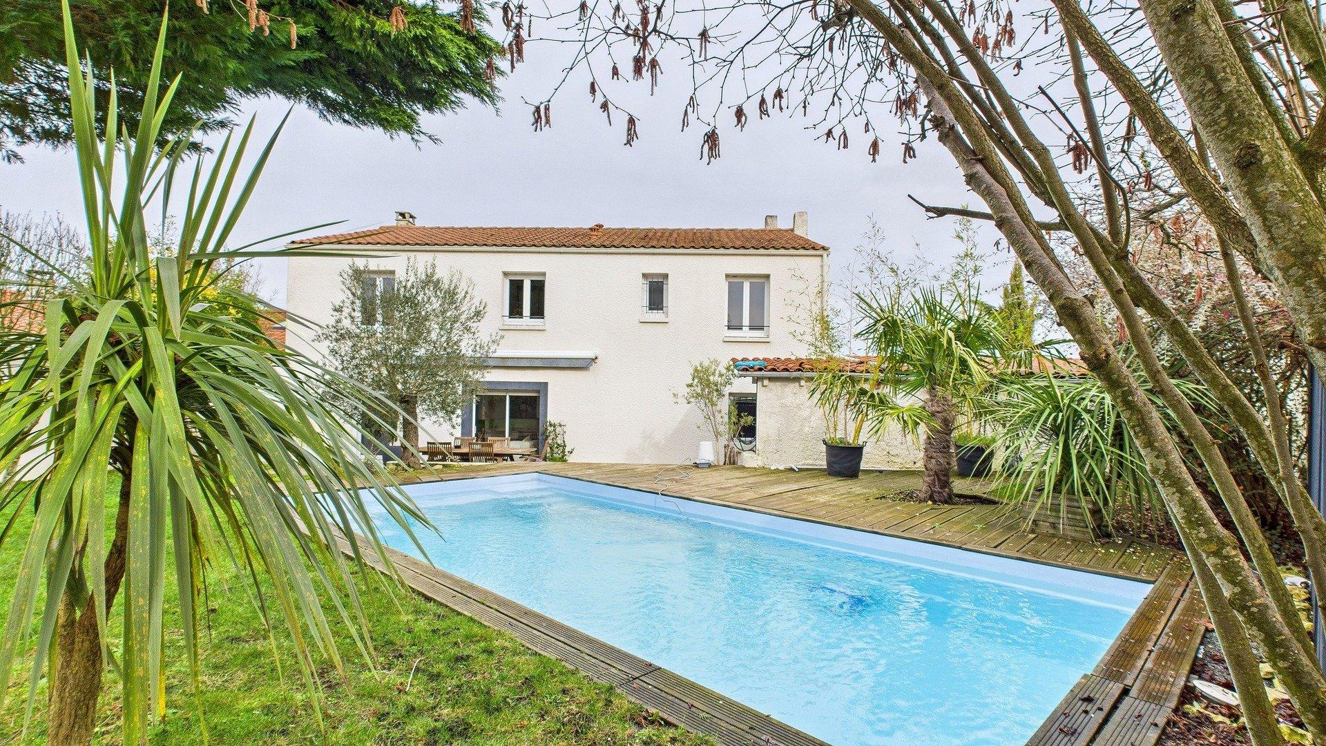 Photo 3 of the listing.