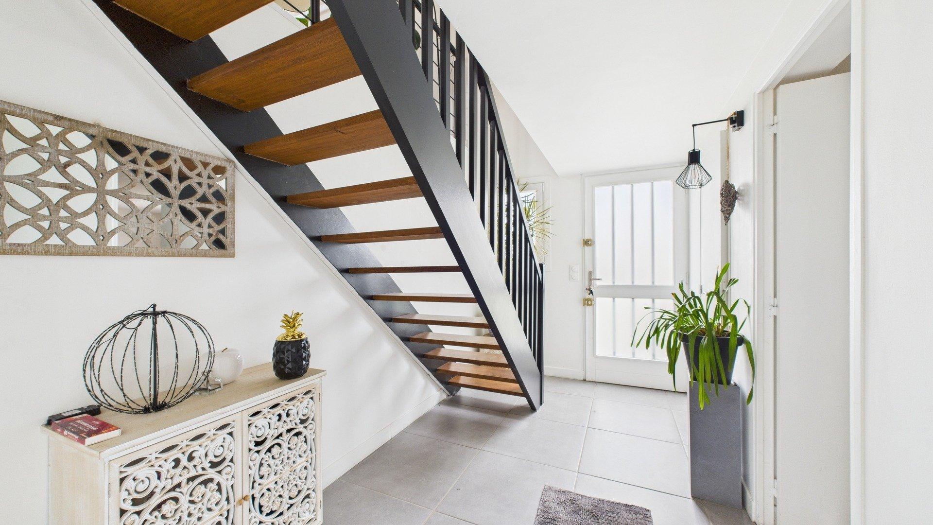 Photo 10 of the listing.