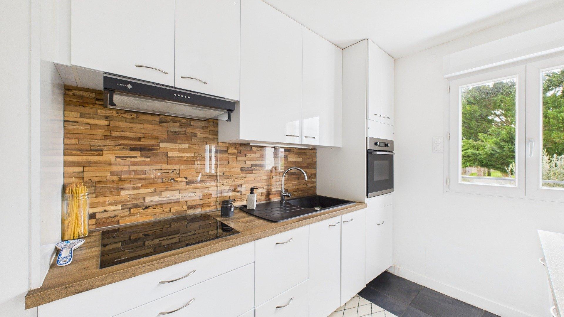 Photo 9 of the listing.