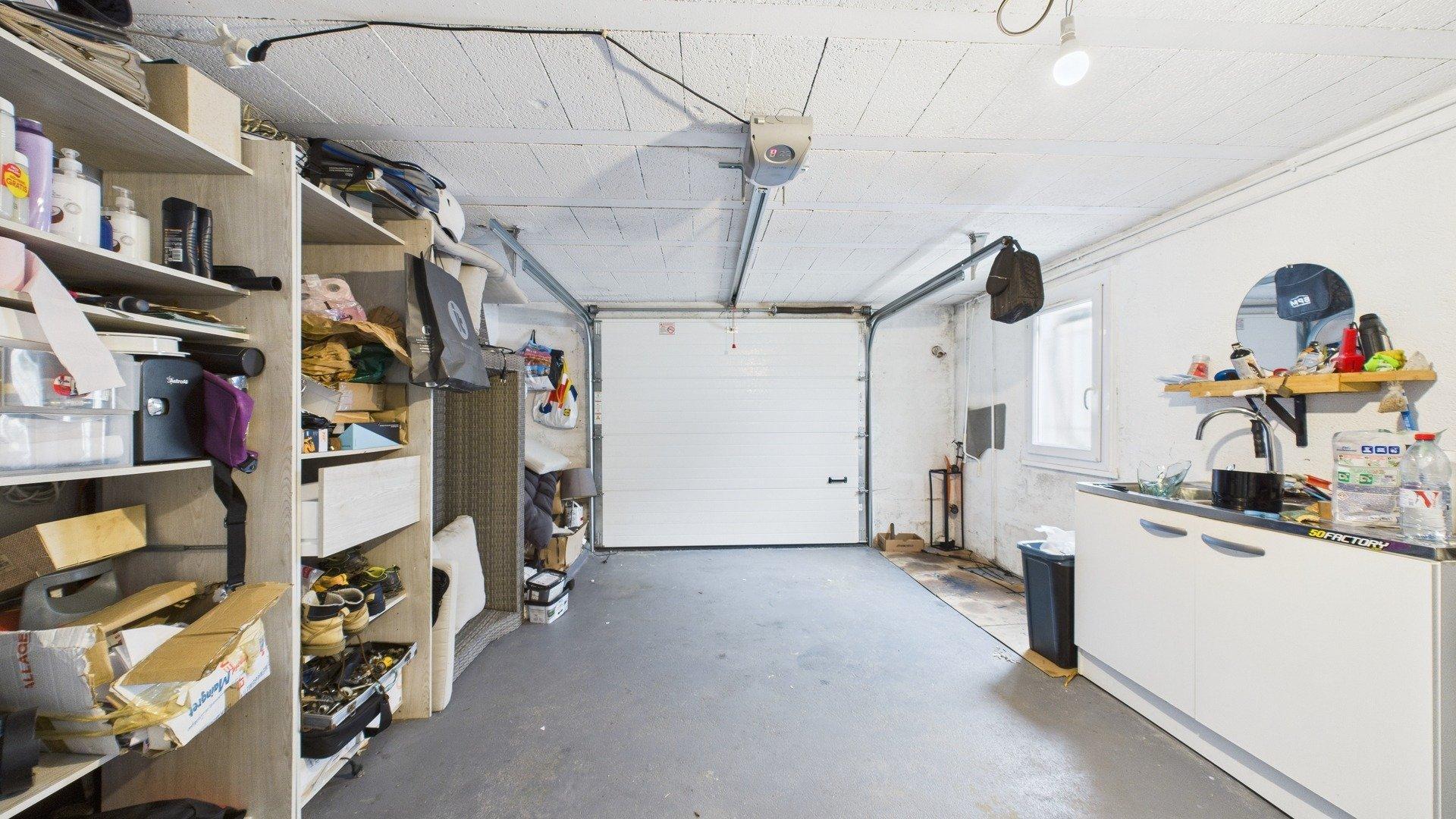 Photo 11 of the listing.