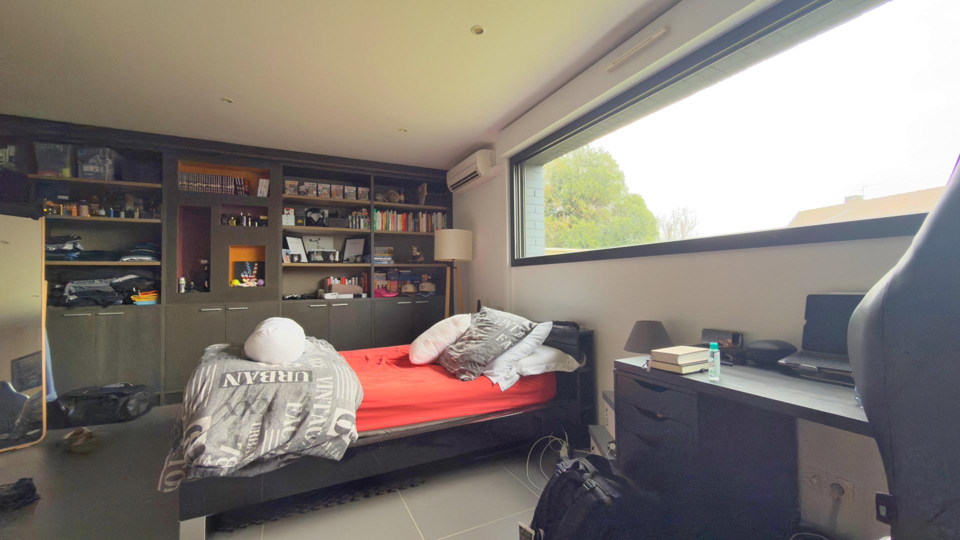 Photo 11 of the listing.