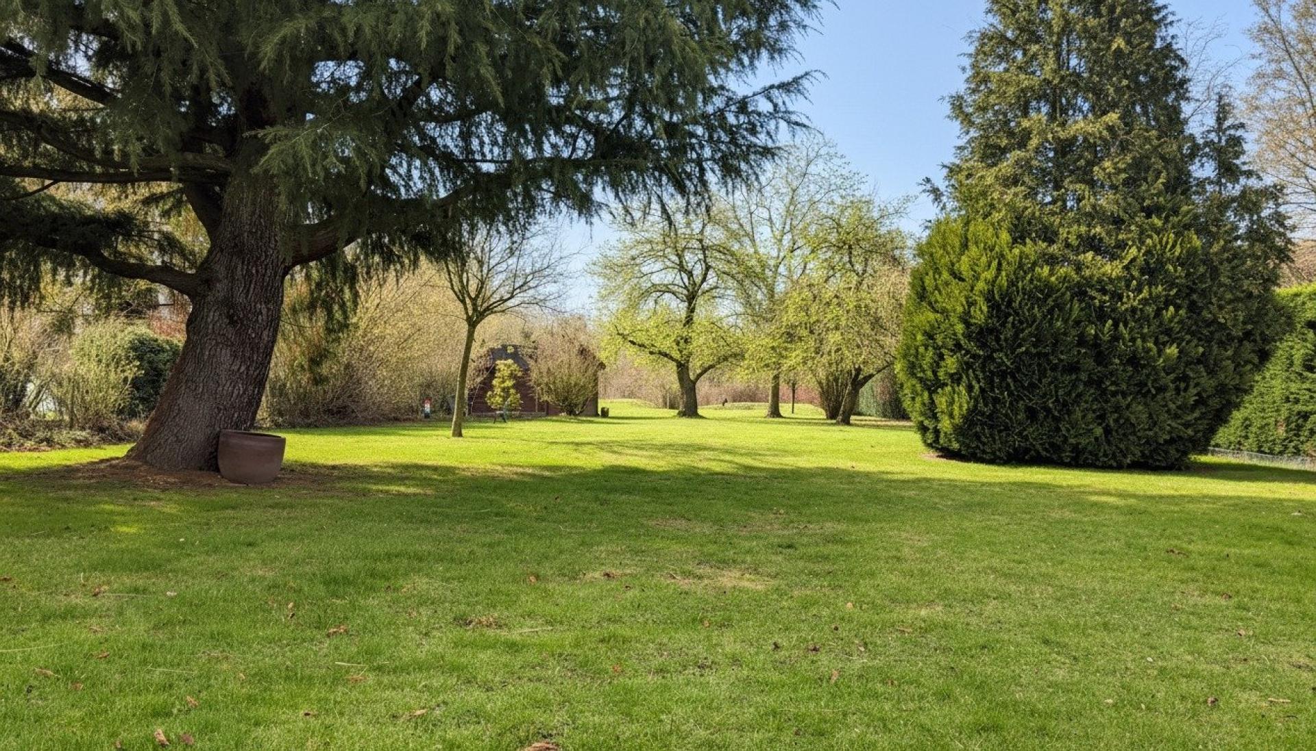 Photo 2 of the listing.