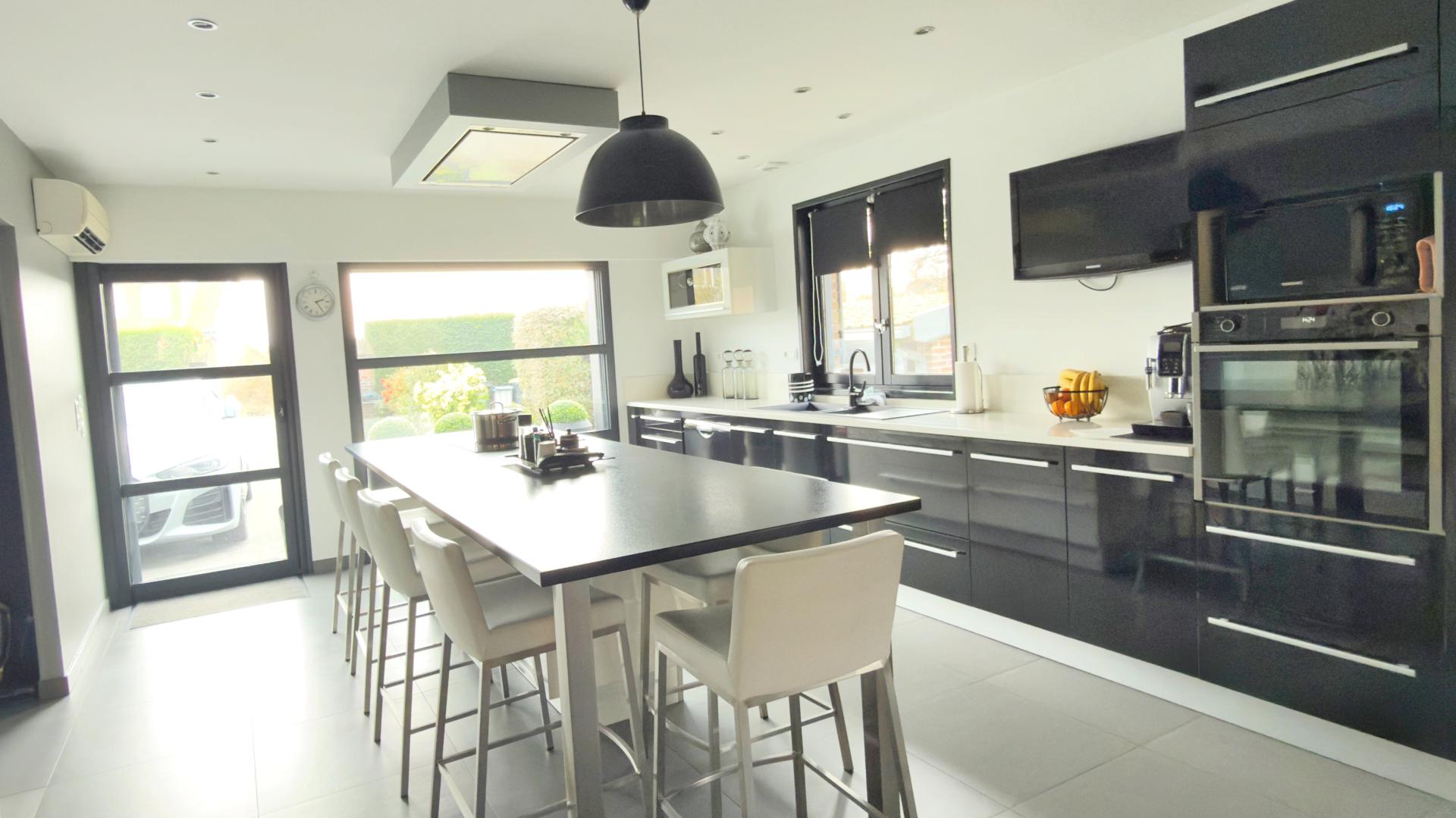 Photo 4 of the listing.