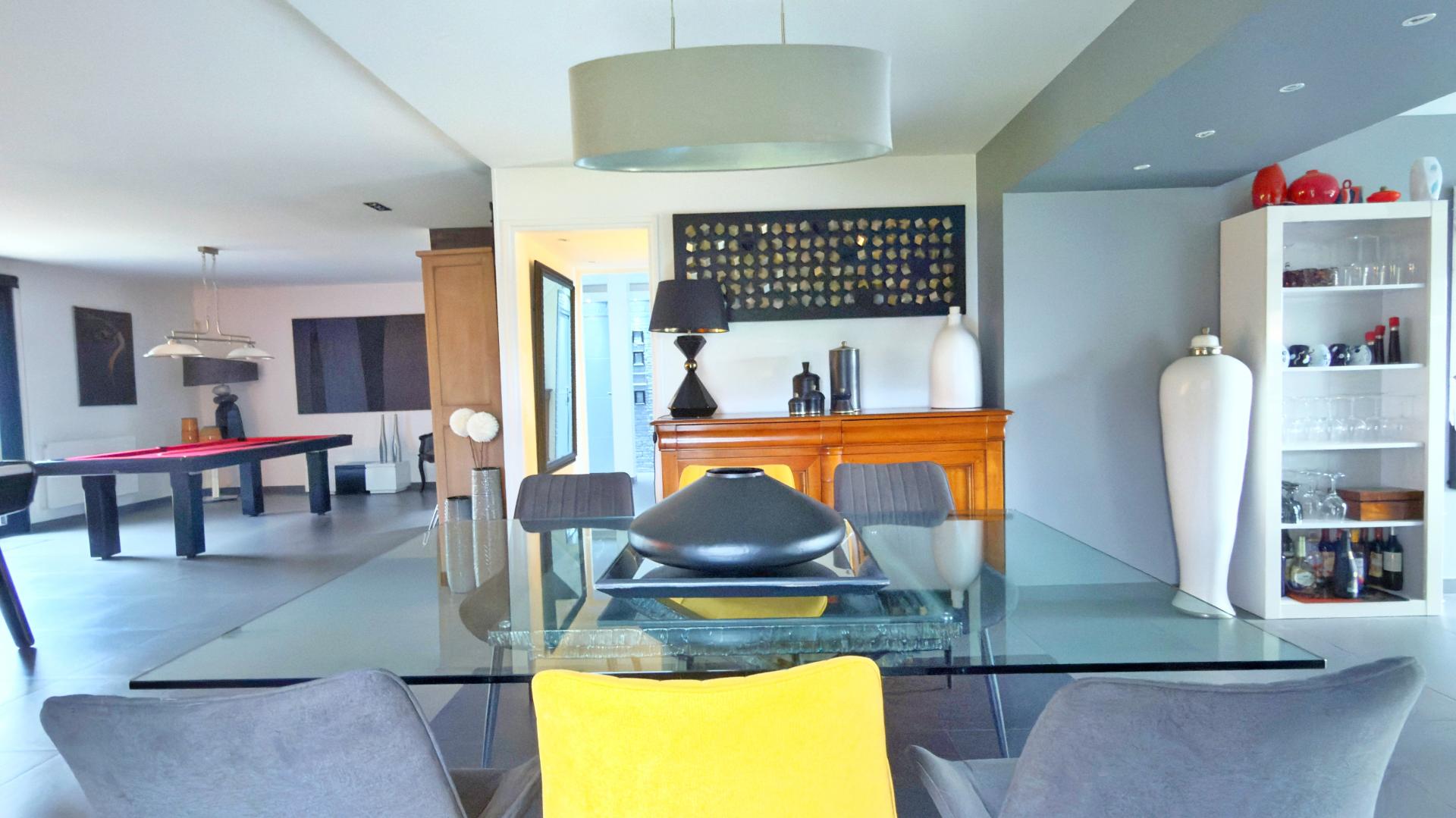 Photo 6 of the listing.