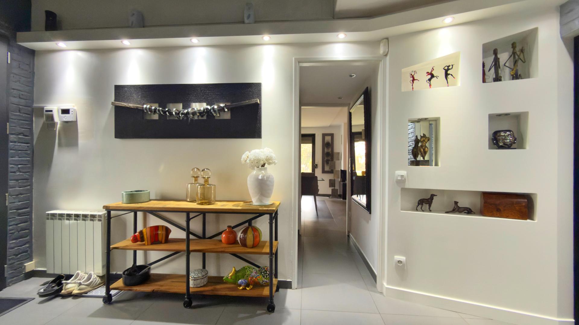 Photo 7 of the listing.