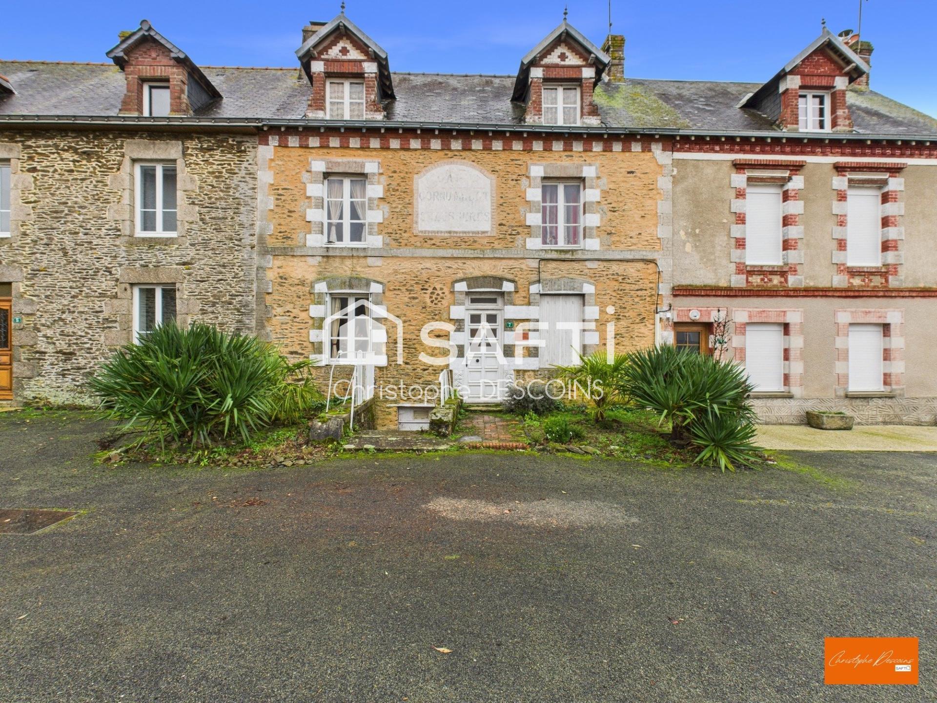 Maison de ville de charme en pierre avec jardin à Saint-Aignan-de-Couptrain