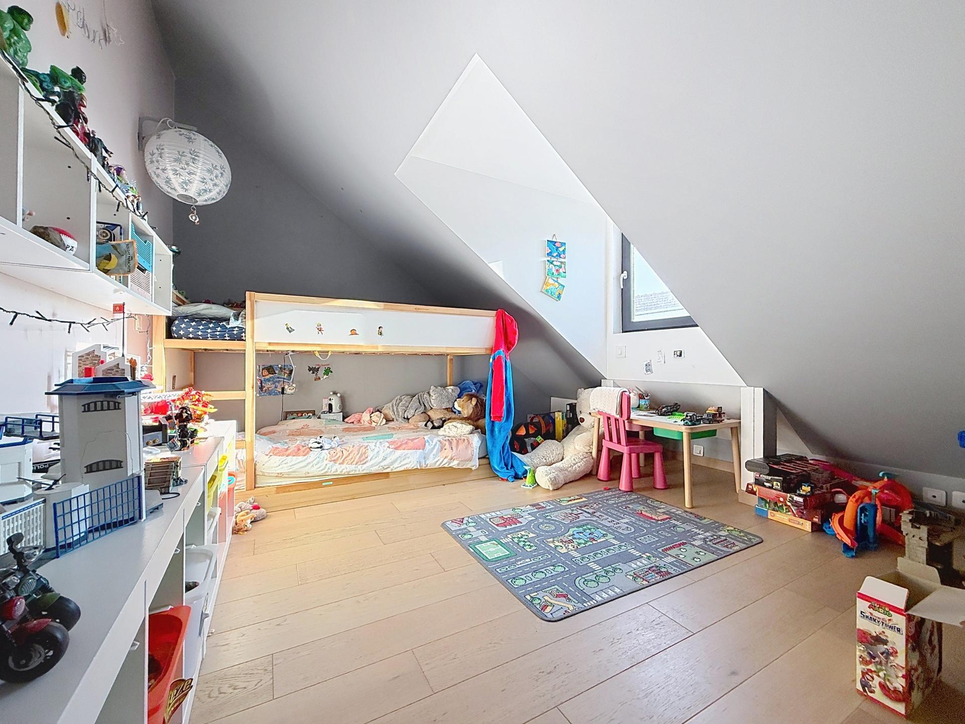 Photo 9 of the listing.