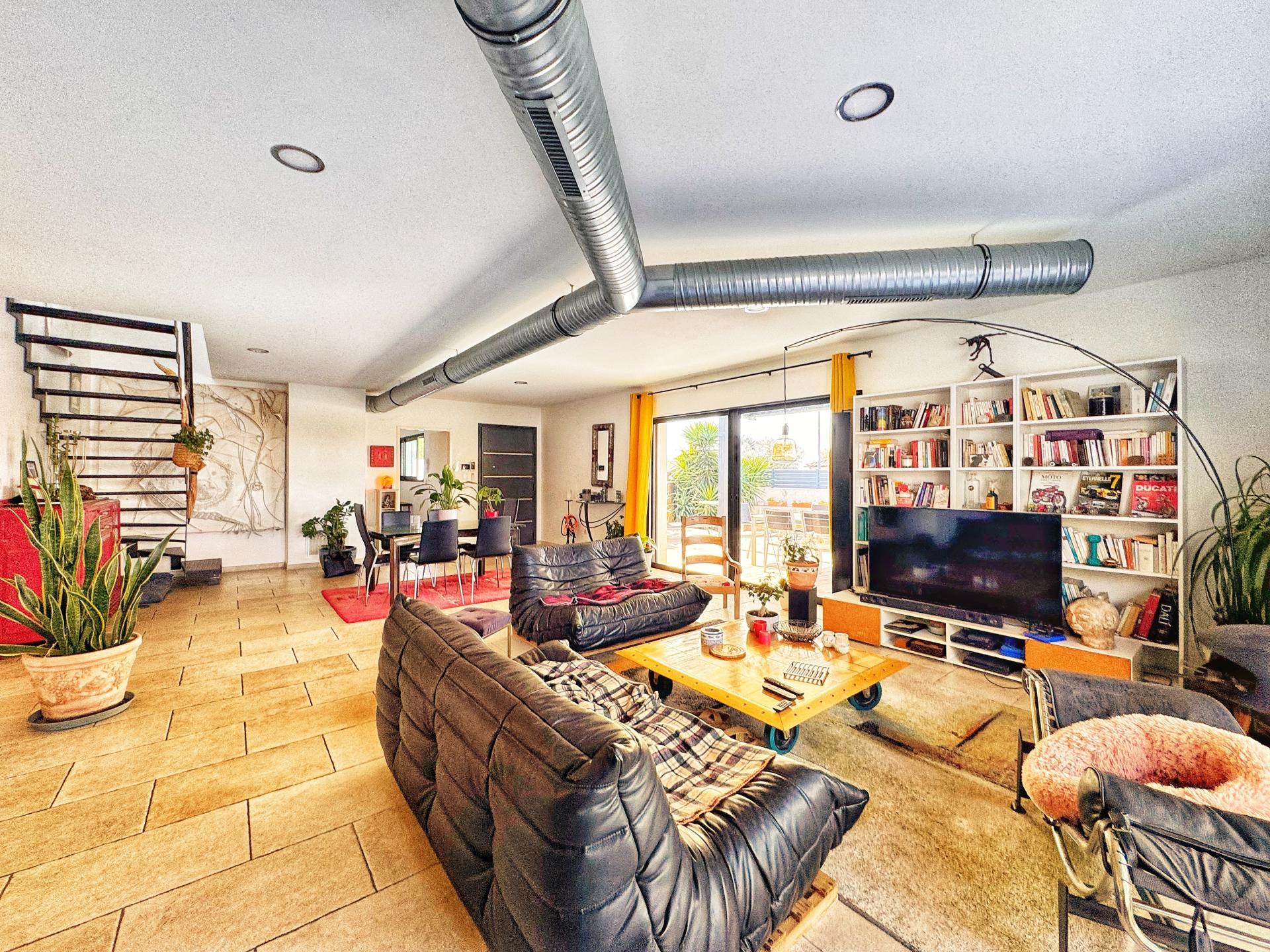 Photo 6 of the listing.