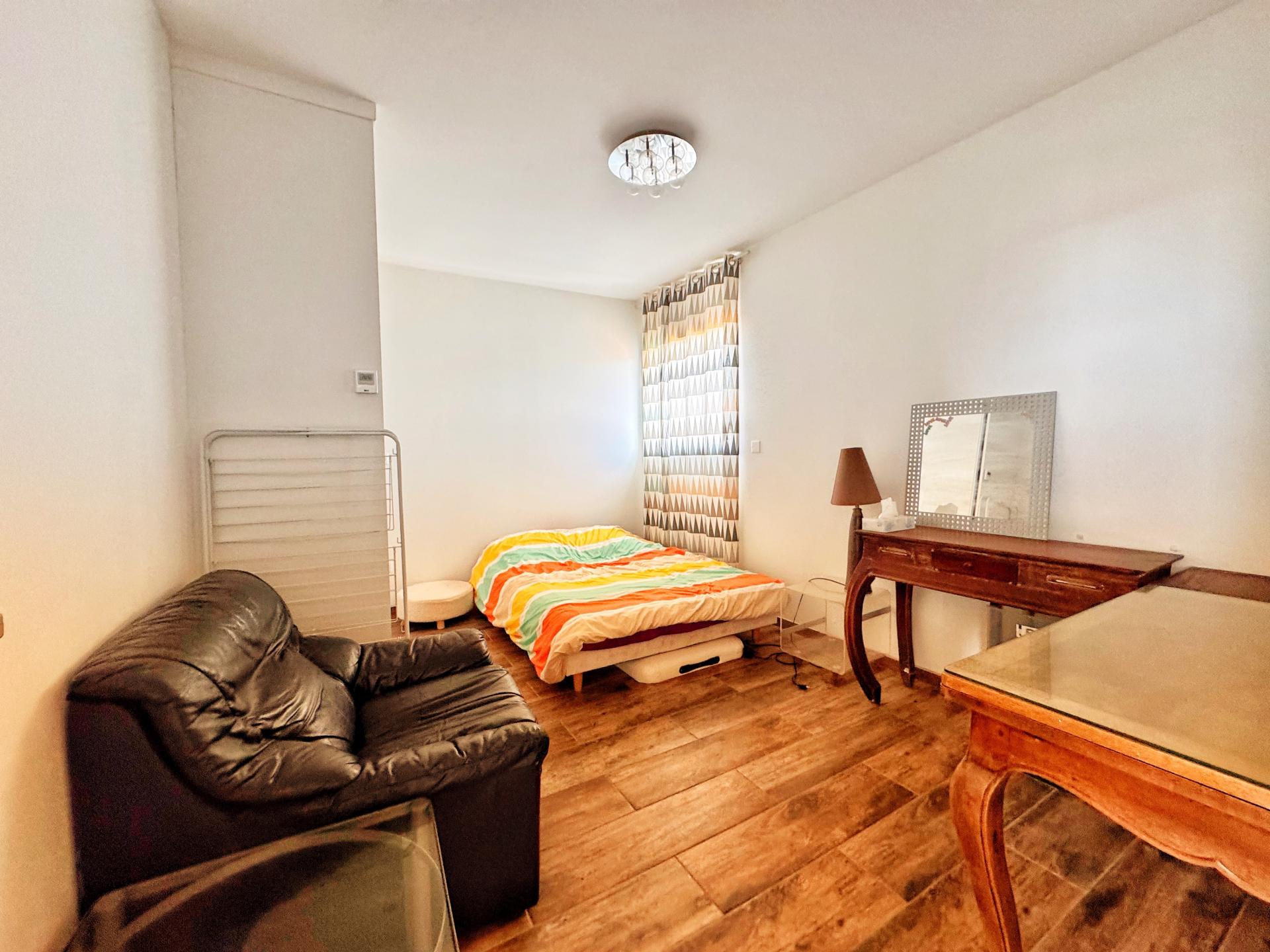 Photo 9 of the listing.