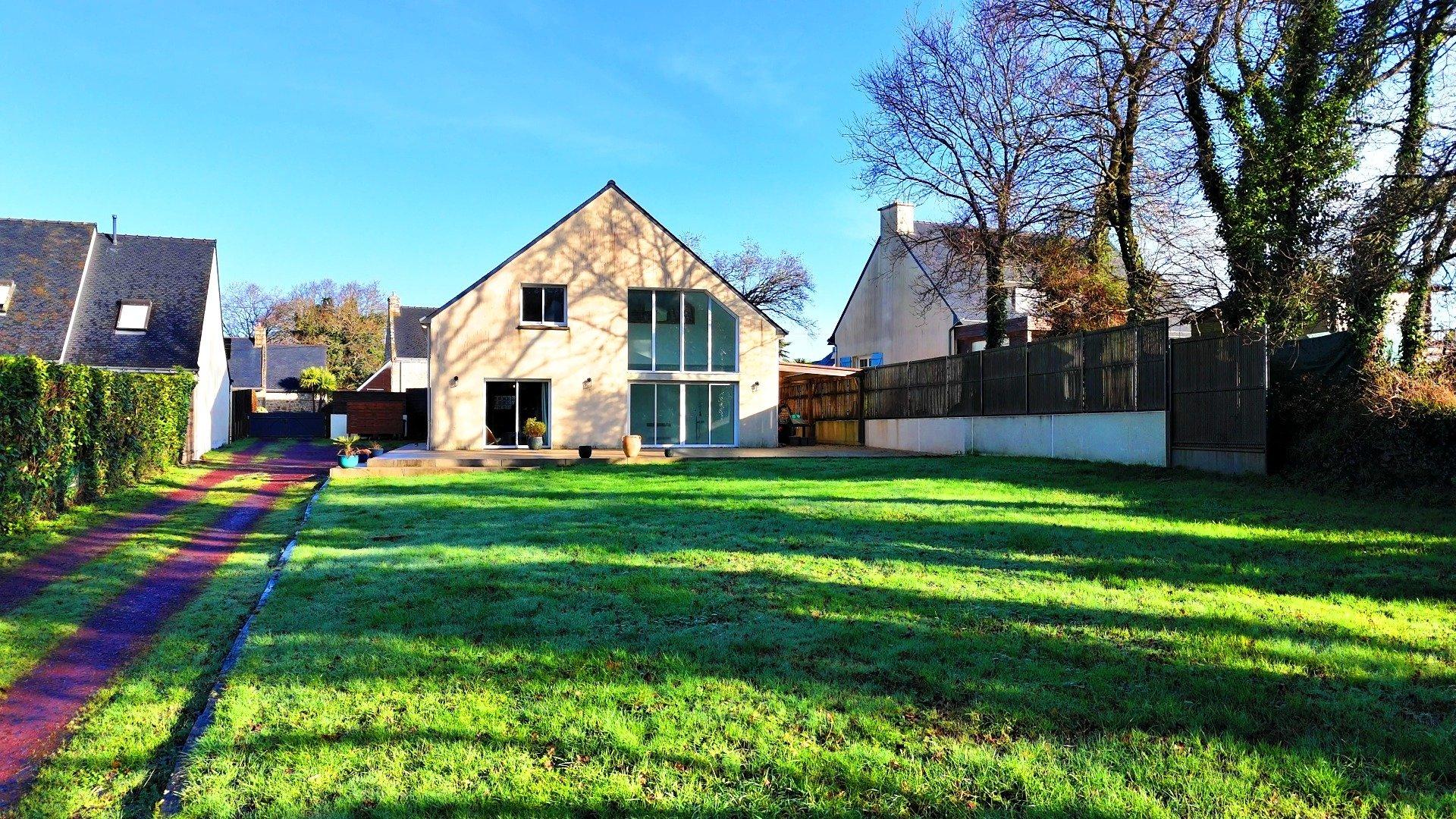 Photo 2 of the listing.