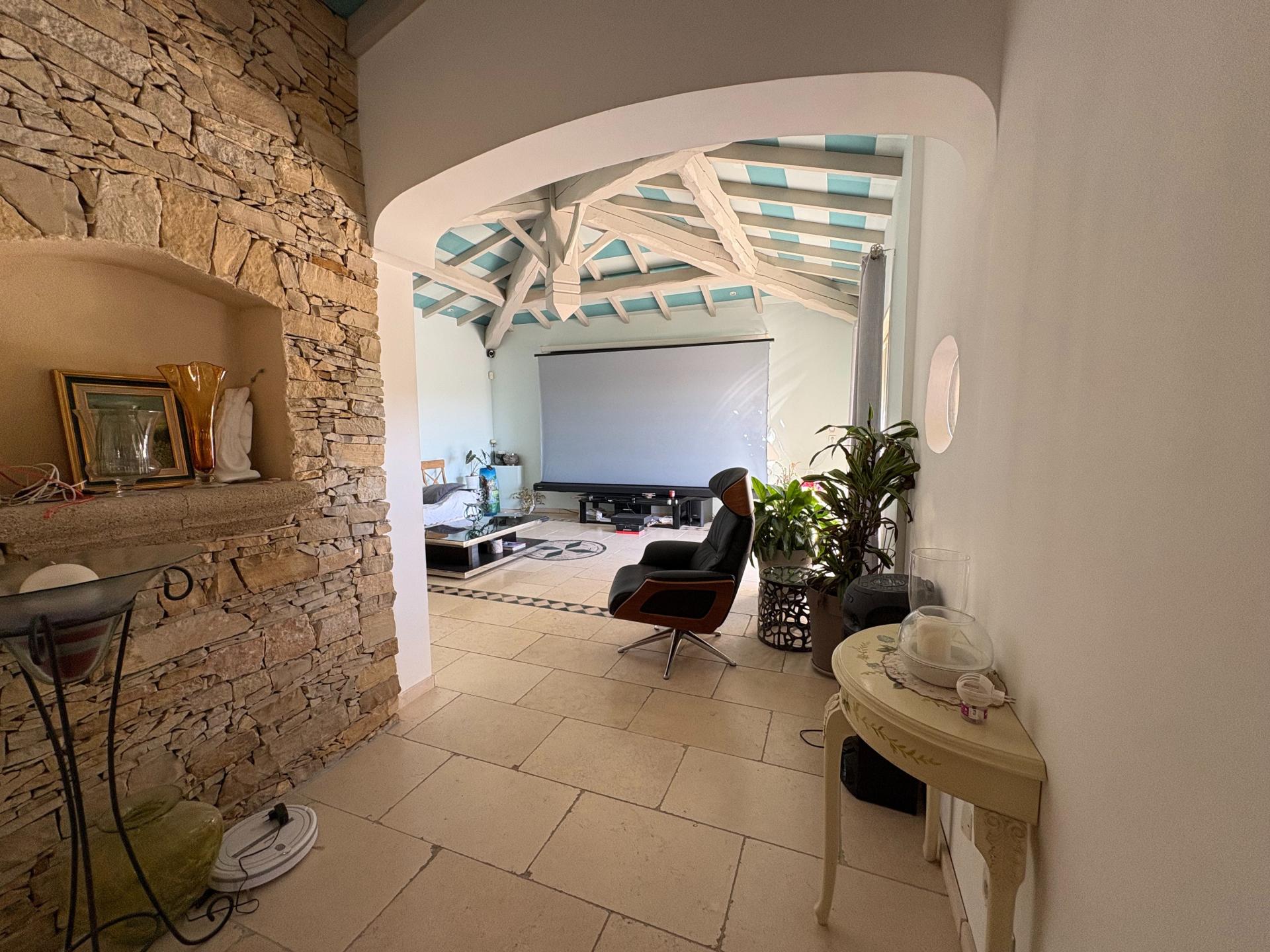 Photo 10 of the listing.