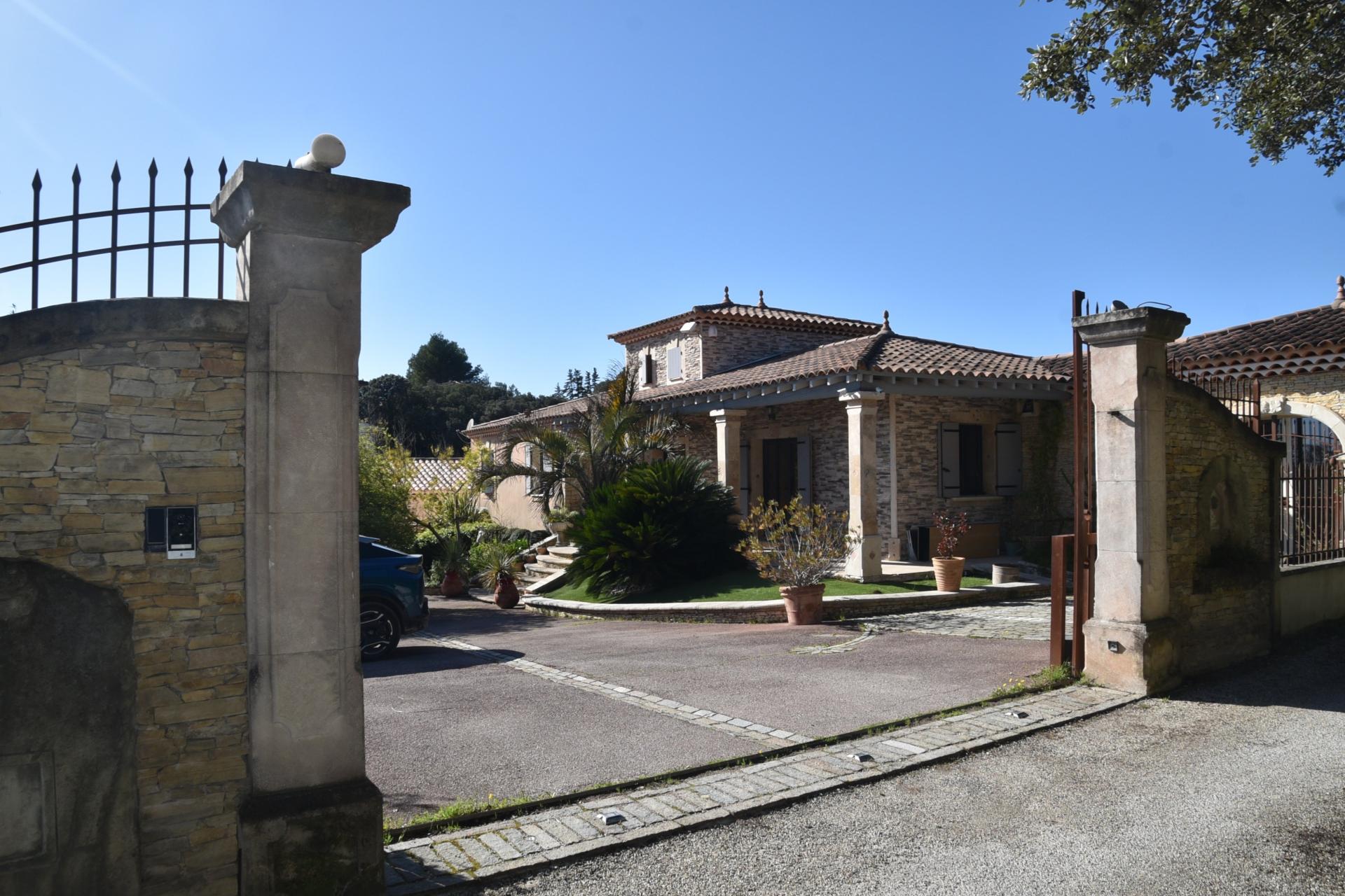 Photo 2 of the listing.