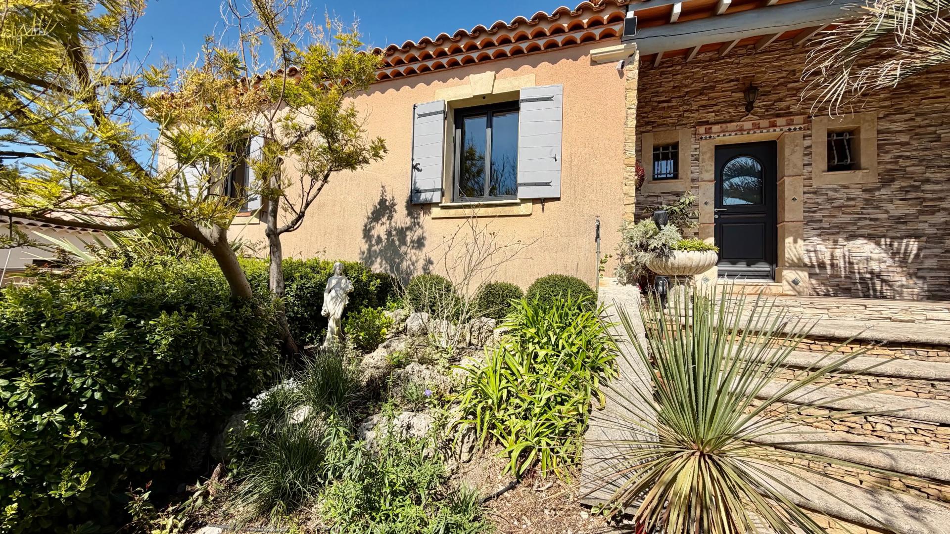 Photo 4 of the listing.