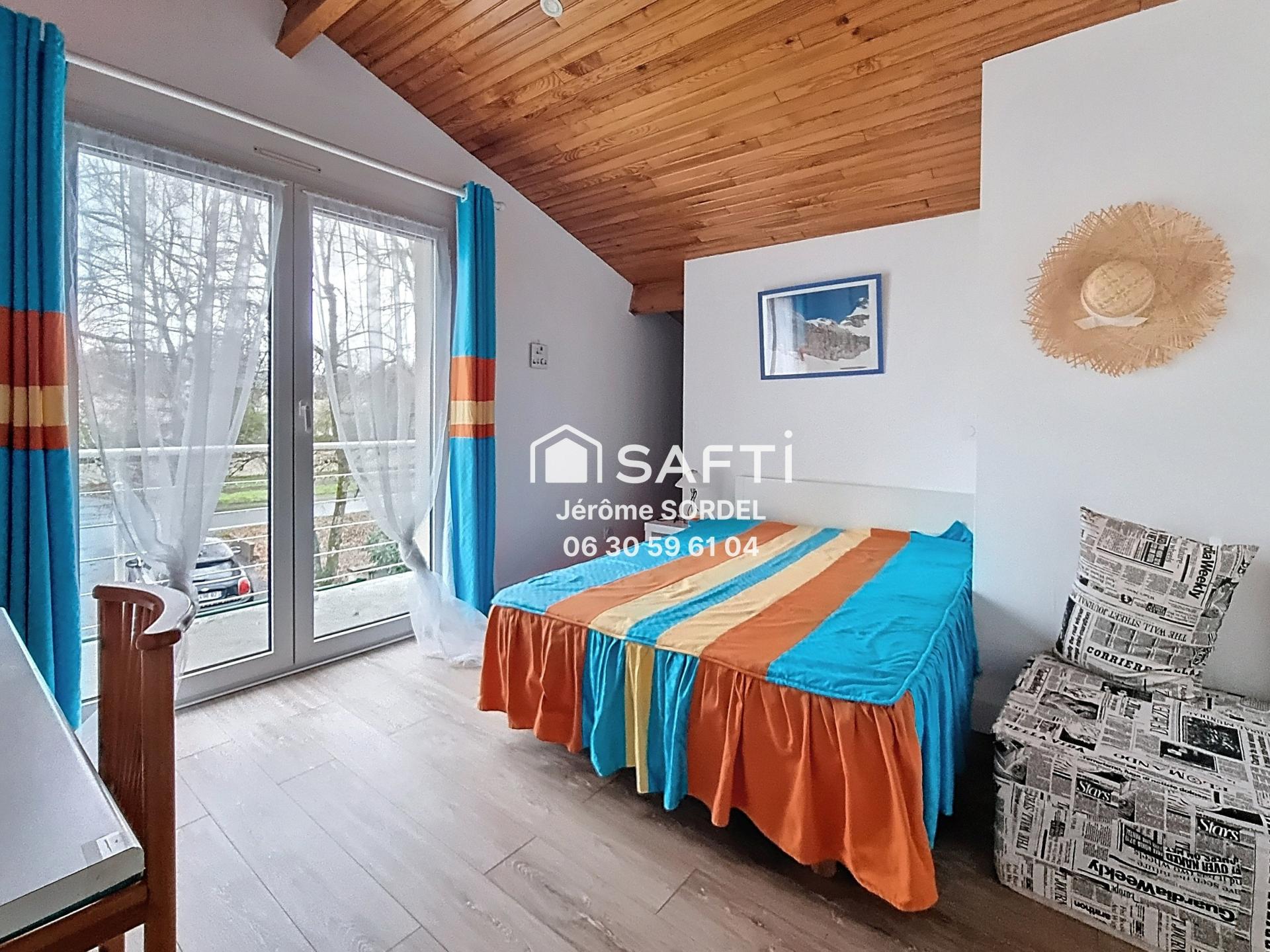 Photo 8 of the listing.