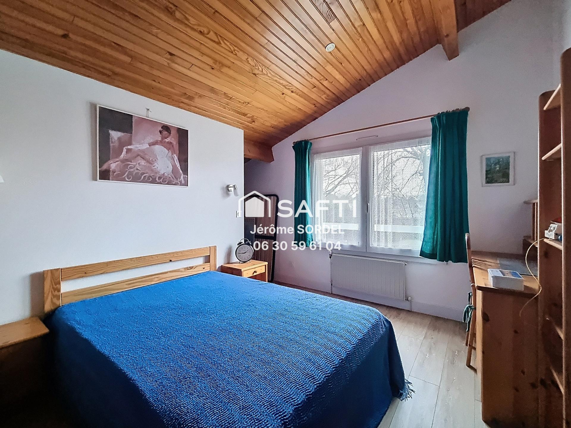 Photo 7 of the listing.