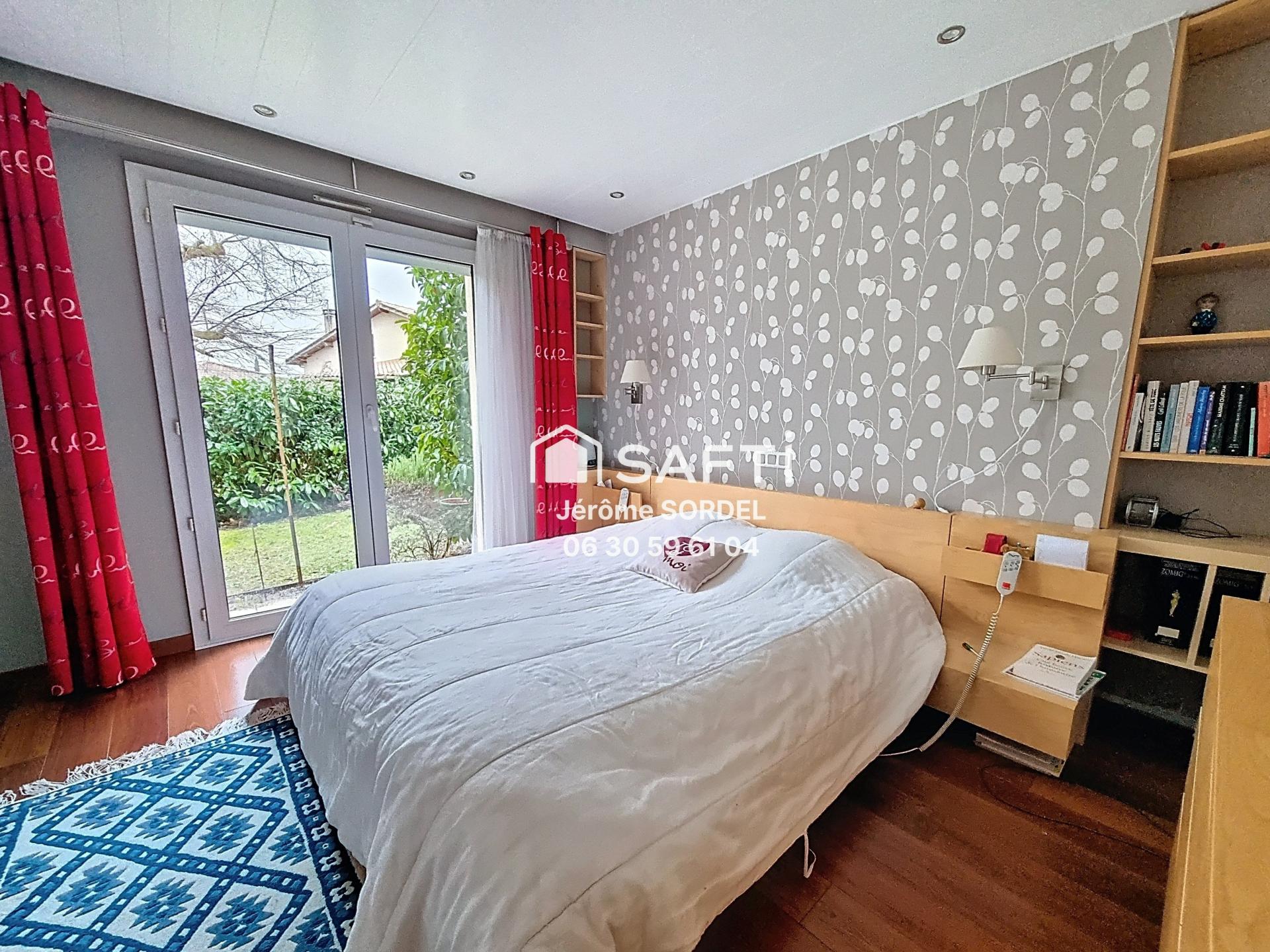 Photo 6 of the listing.