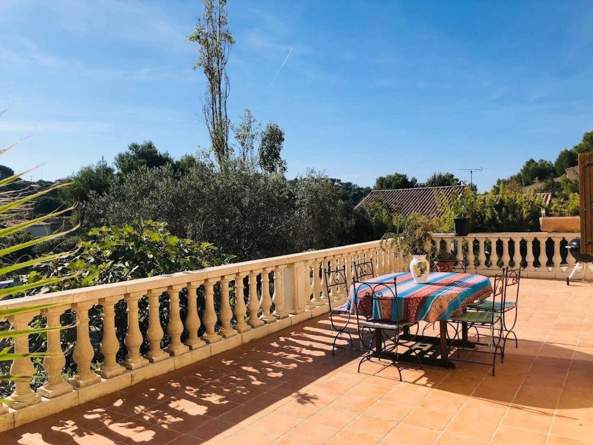 Photo 6 of the listing.