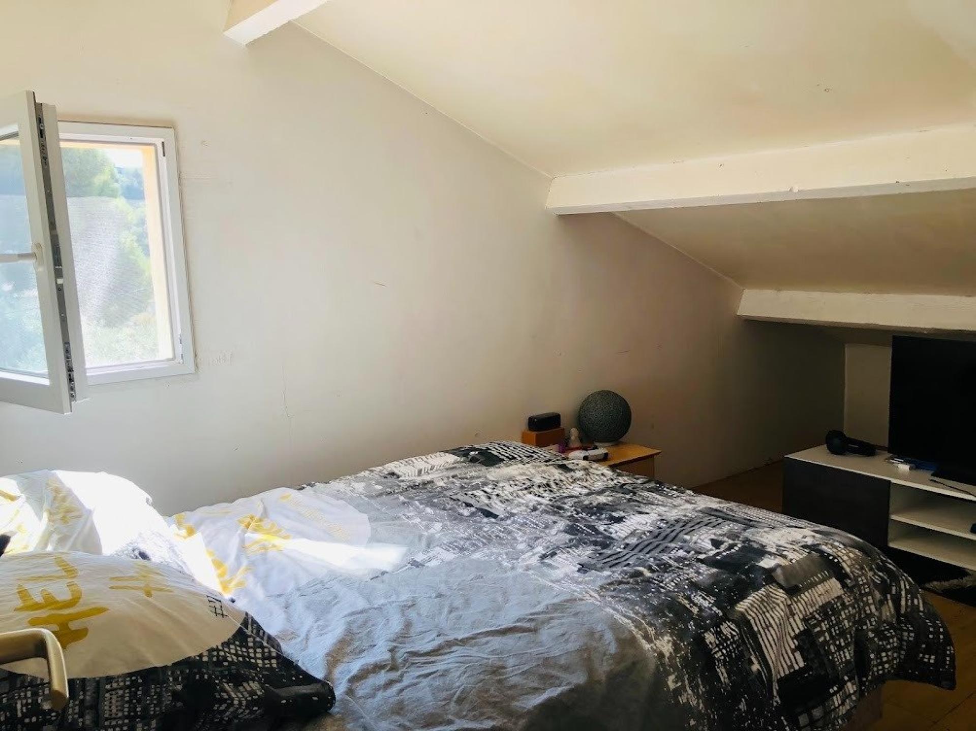 Photo 11 of the listing.