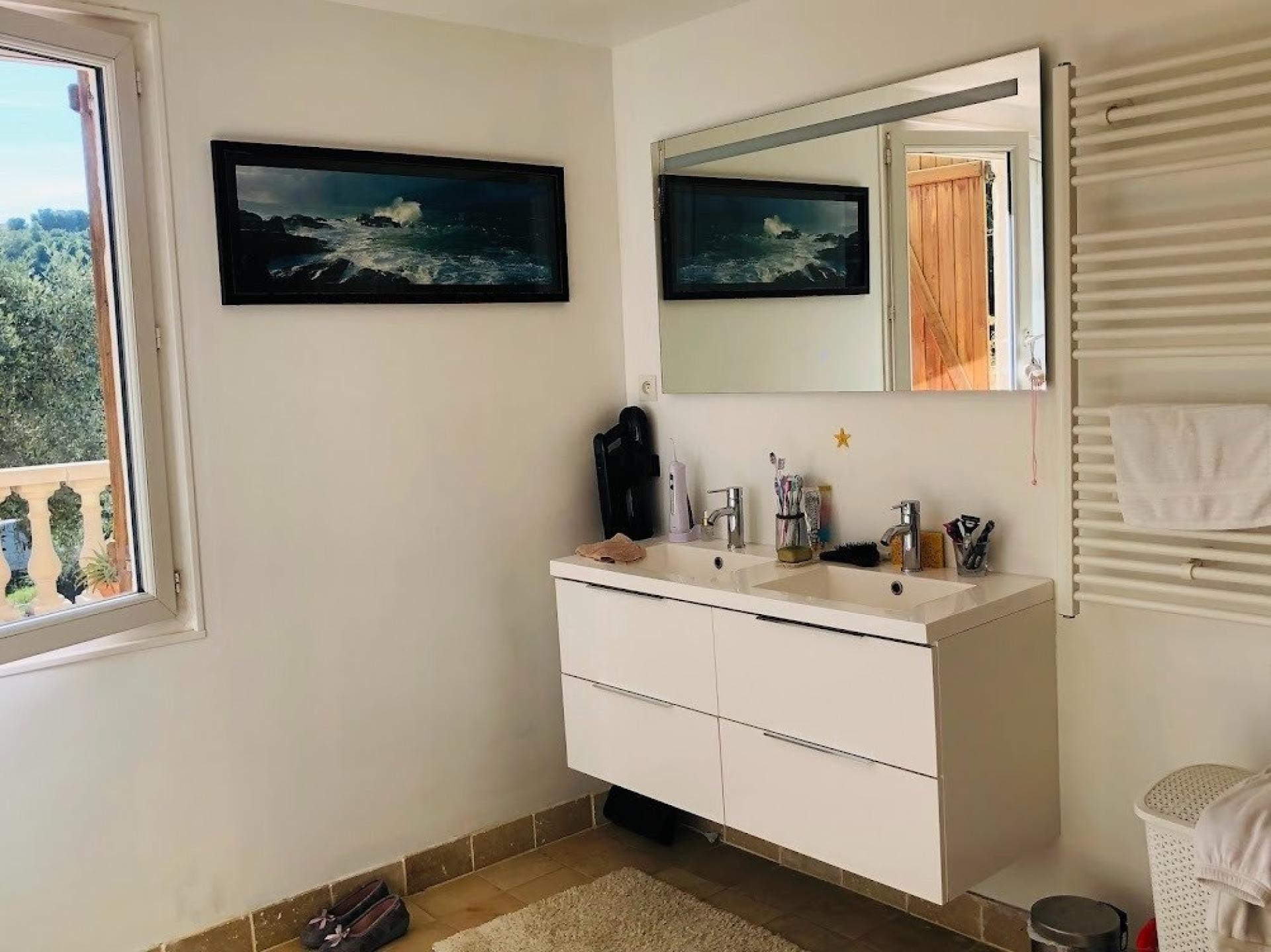 Photo 7 of the listing.