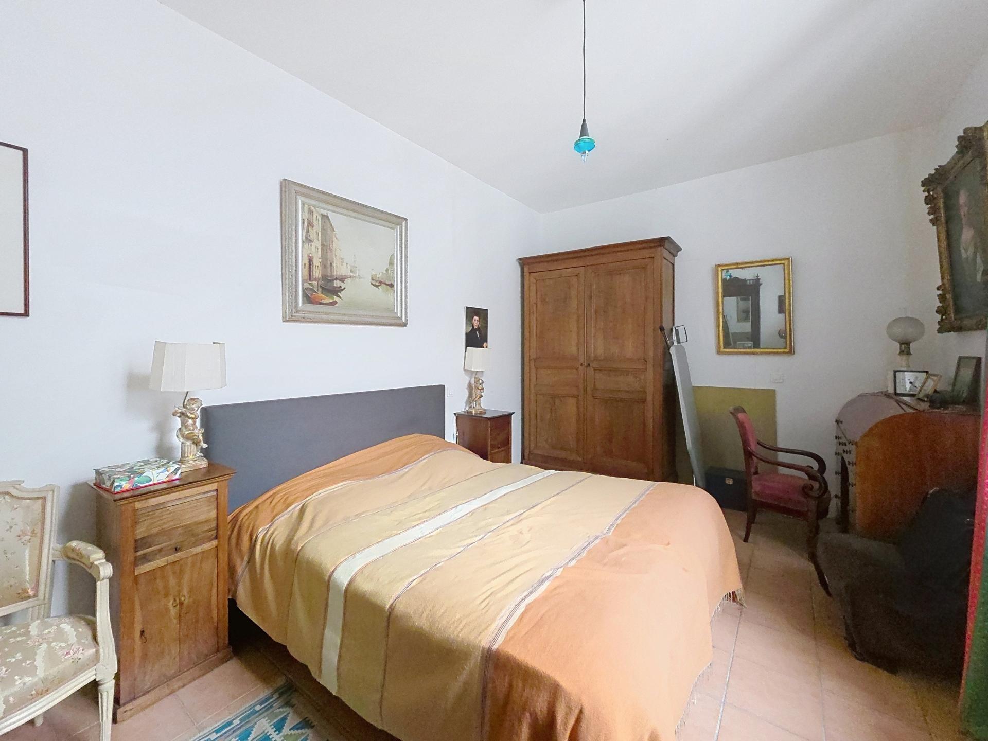 Photo 6 of the listing.