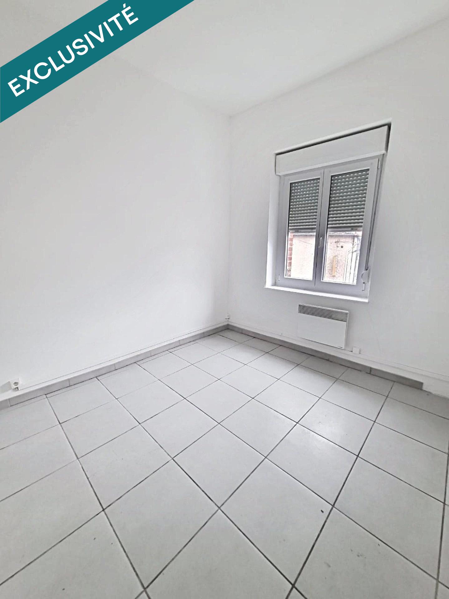 Situé à Revin, cet immeuble en pierre locale avec toiture en ardoise