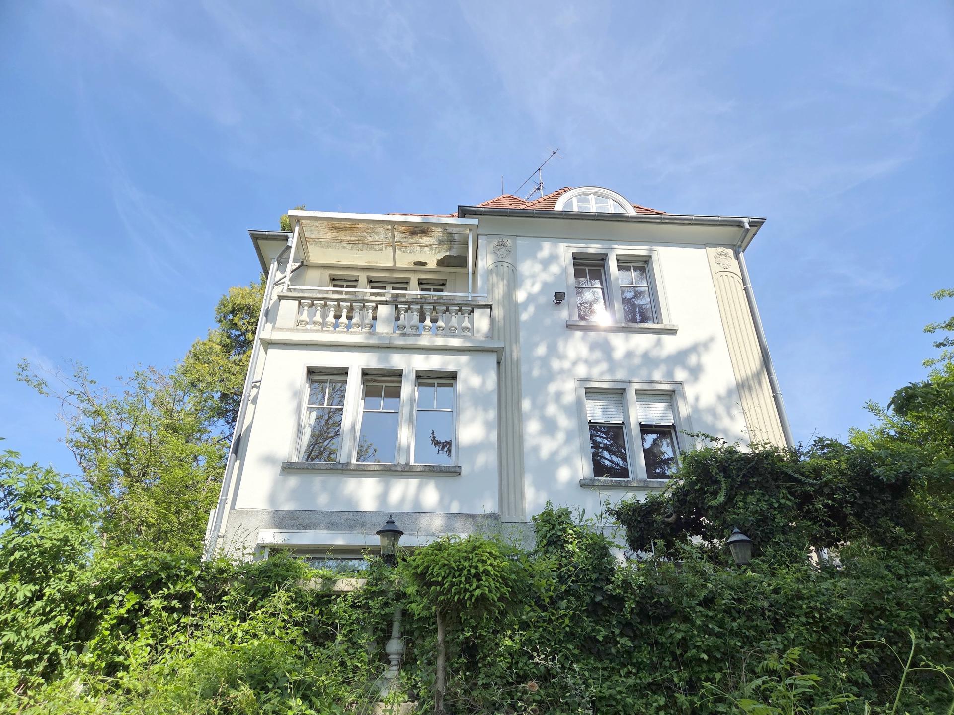 Photo 4 of the listing.