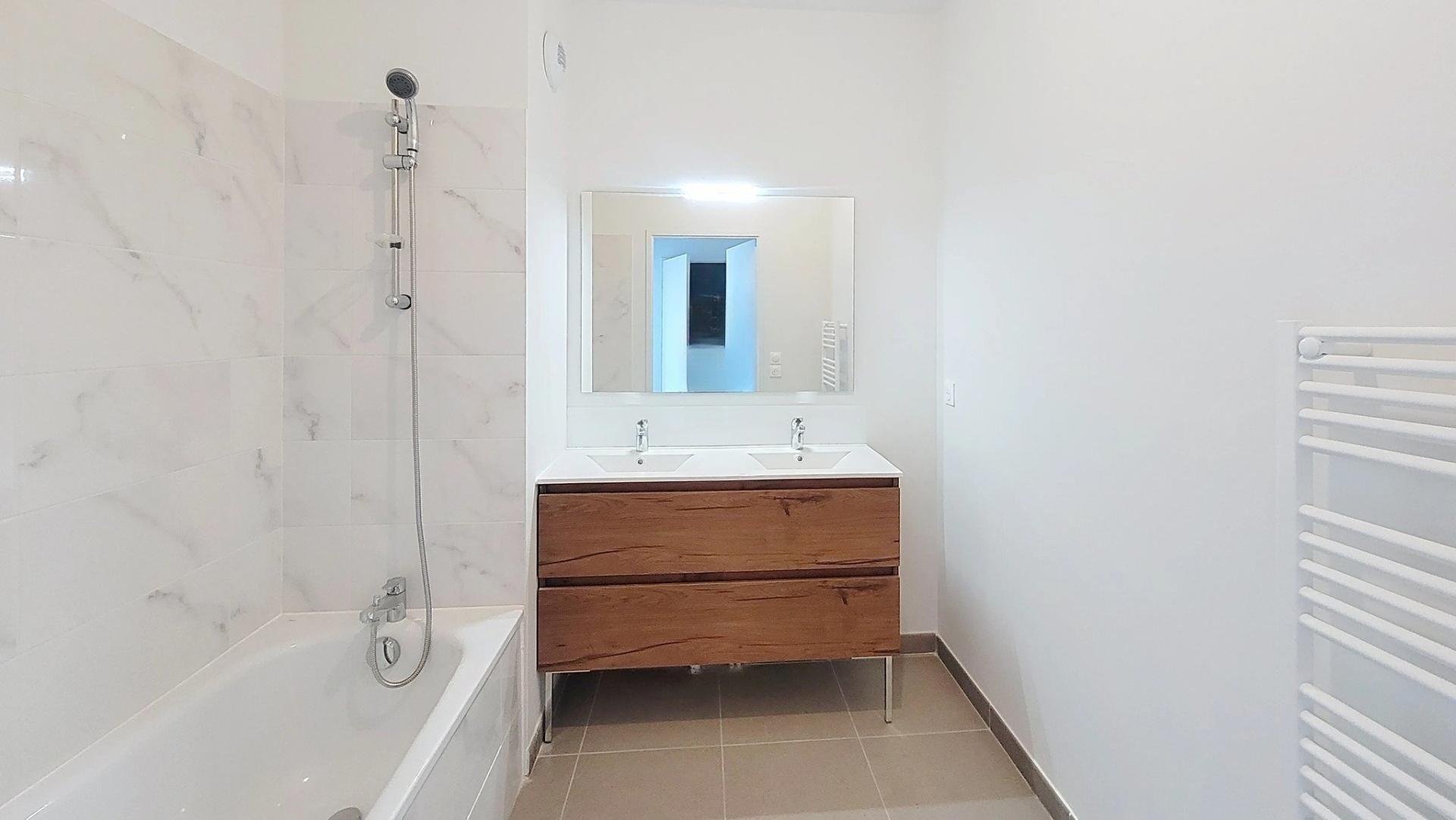 Photo 7 of the listing.