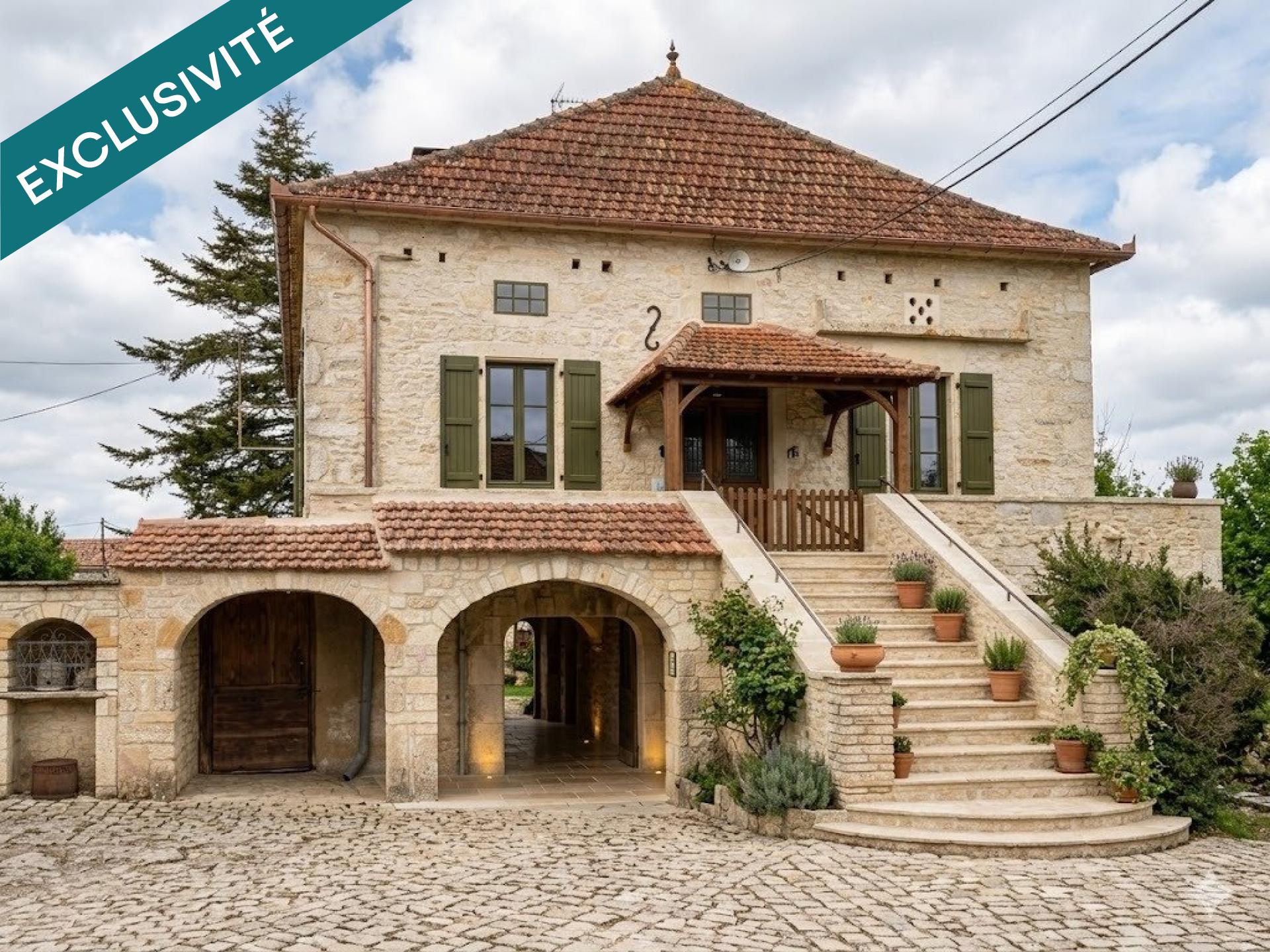 Beau corps de ferme avec maison de 120 m² + 748 m² de dépendances et 39 hectares de terres énorme potentiel