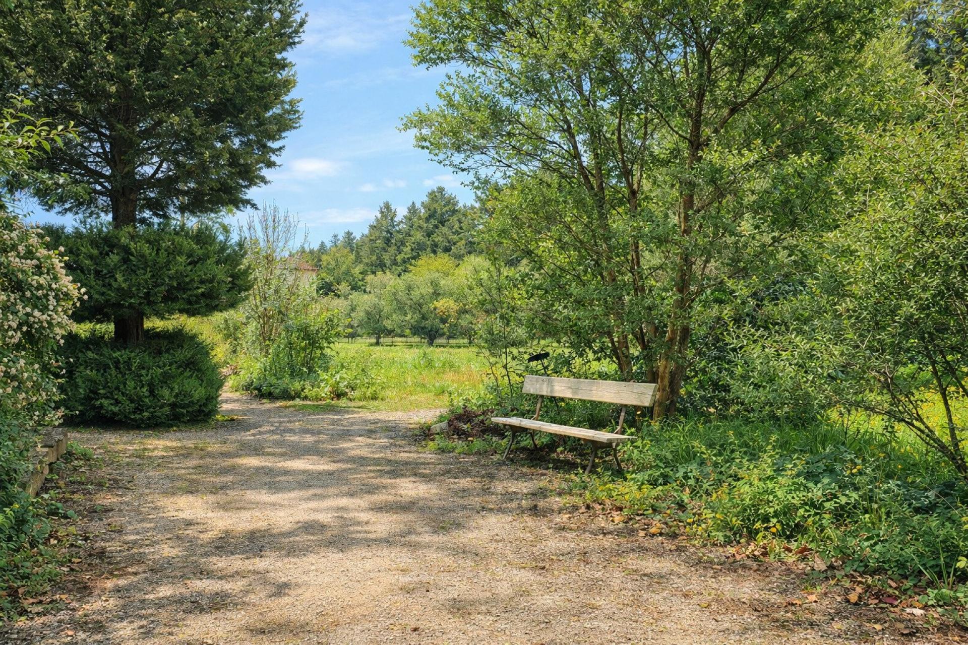 Photo 4 of the listing.