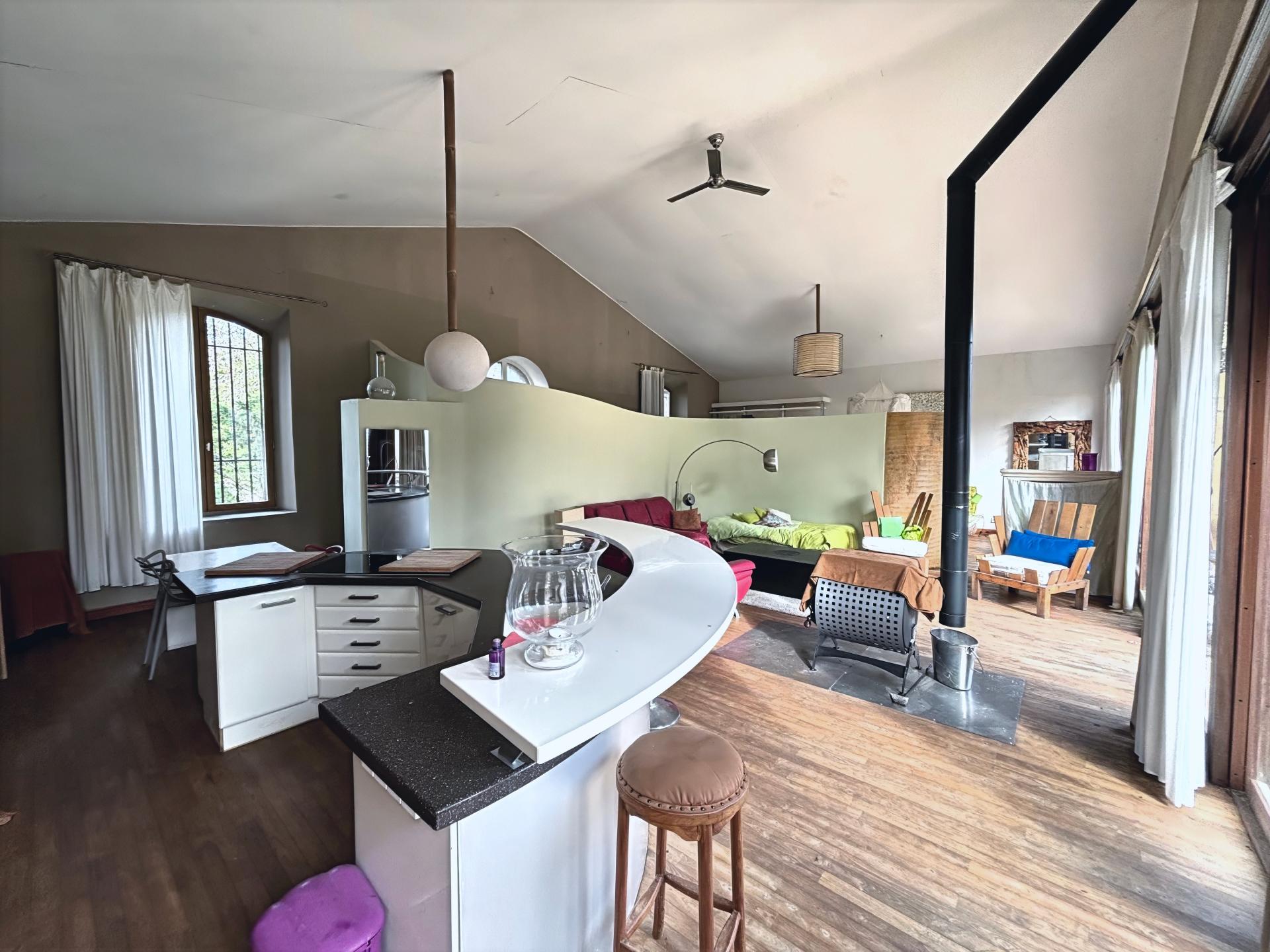 Photo 7 of the listing.